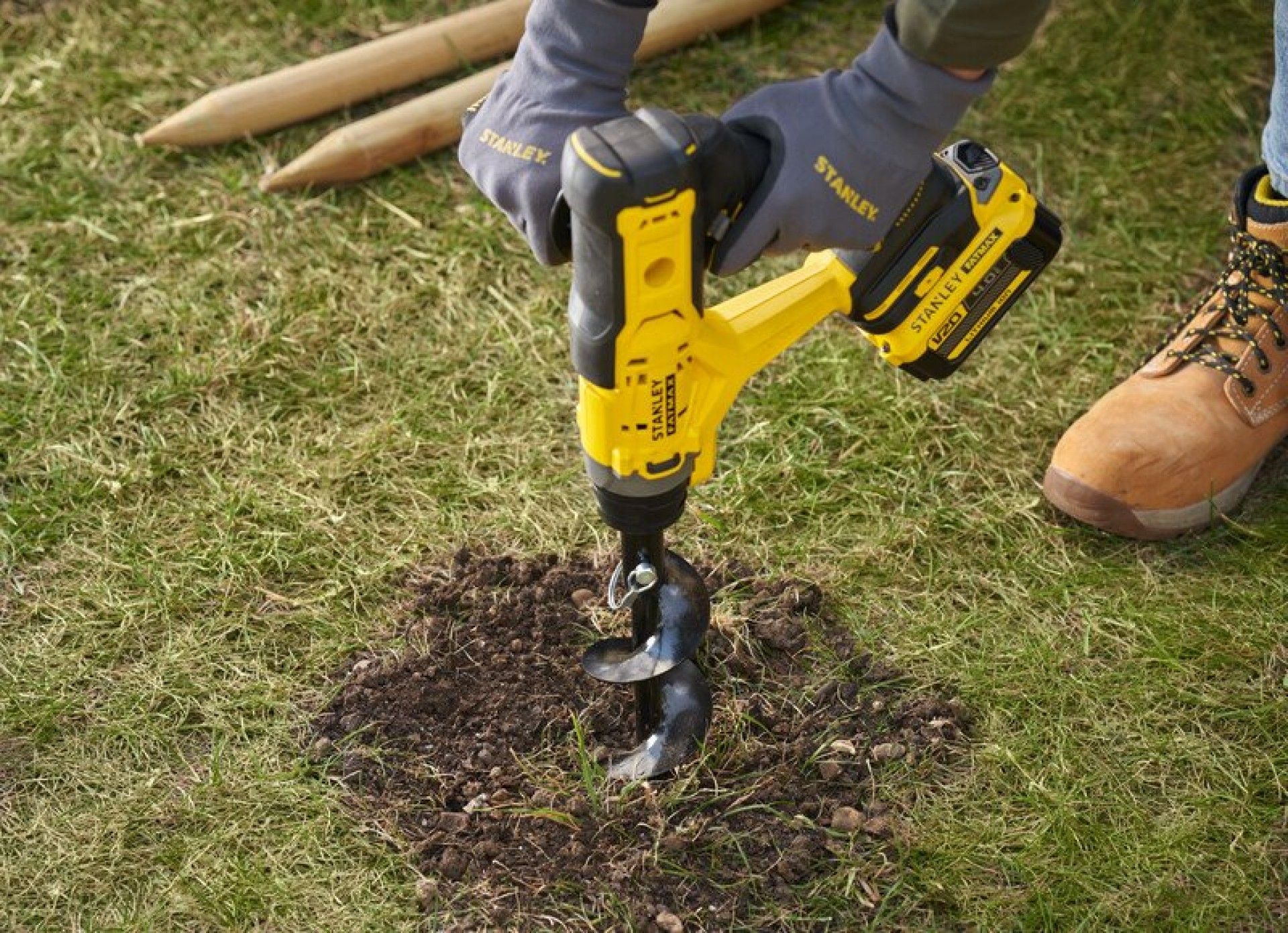 Abre buracos V20 18V refª SFMCGA75B-XJ STANLEY