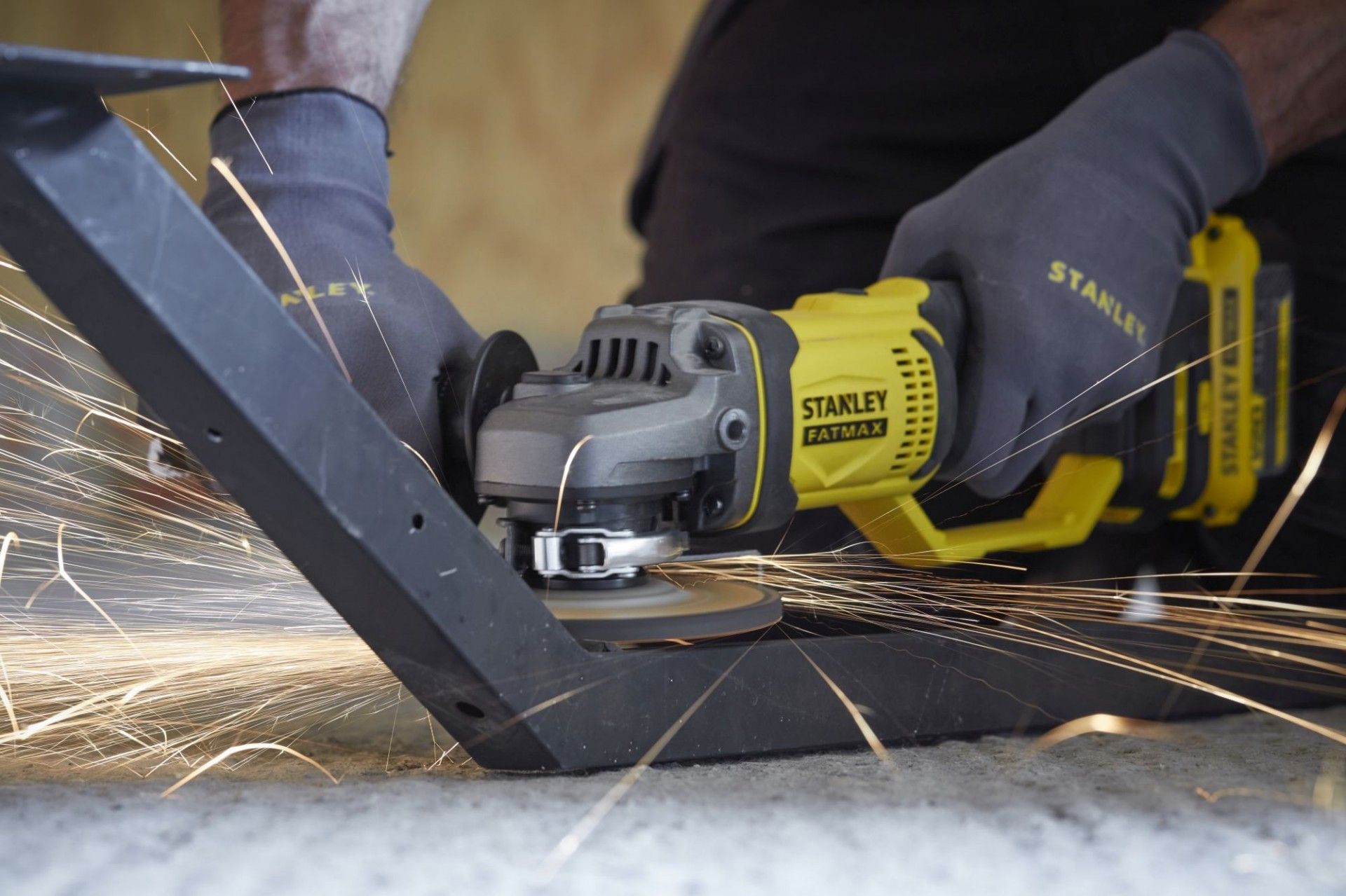 REBARBADORA SFMCG400M2K-QW 125mm 2x4.0AH STANLEY