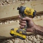 Aparafusadora de Impacto sem escova V20 18V 170Nm com 2 baterias Li-Ion 2Ah refª SFMCF810D2K-QW STAN Aparafusadora de Impacto sem escova V20 18V 170Nm com 2 baterias Li-Ion 2Ah refª SFMCF810D2K-QW STAN