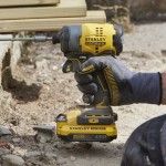 Aparafusadora de Impacto sem escova V20 18V 170Nm com 2 baterias Li-Ion 2Ah refª SFMCF810D2K-QW STAN Aparafusadora de Impacto sem escova V20 18V 170Nm com 2 baterias Li-Ion 2Ah refª SFMCF810D2K-QW STAN