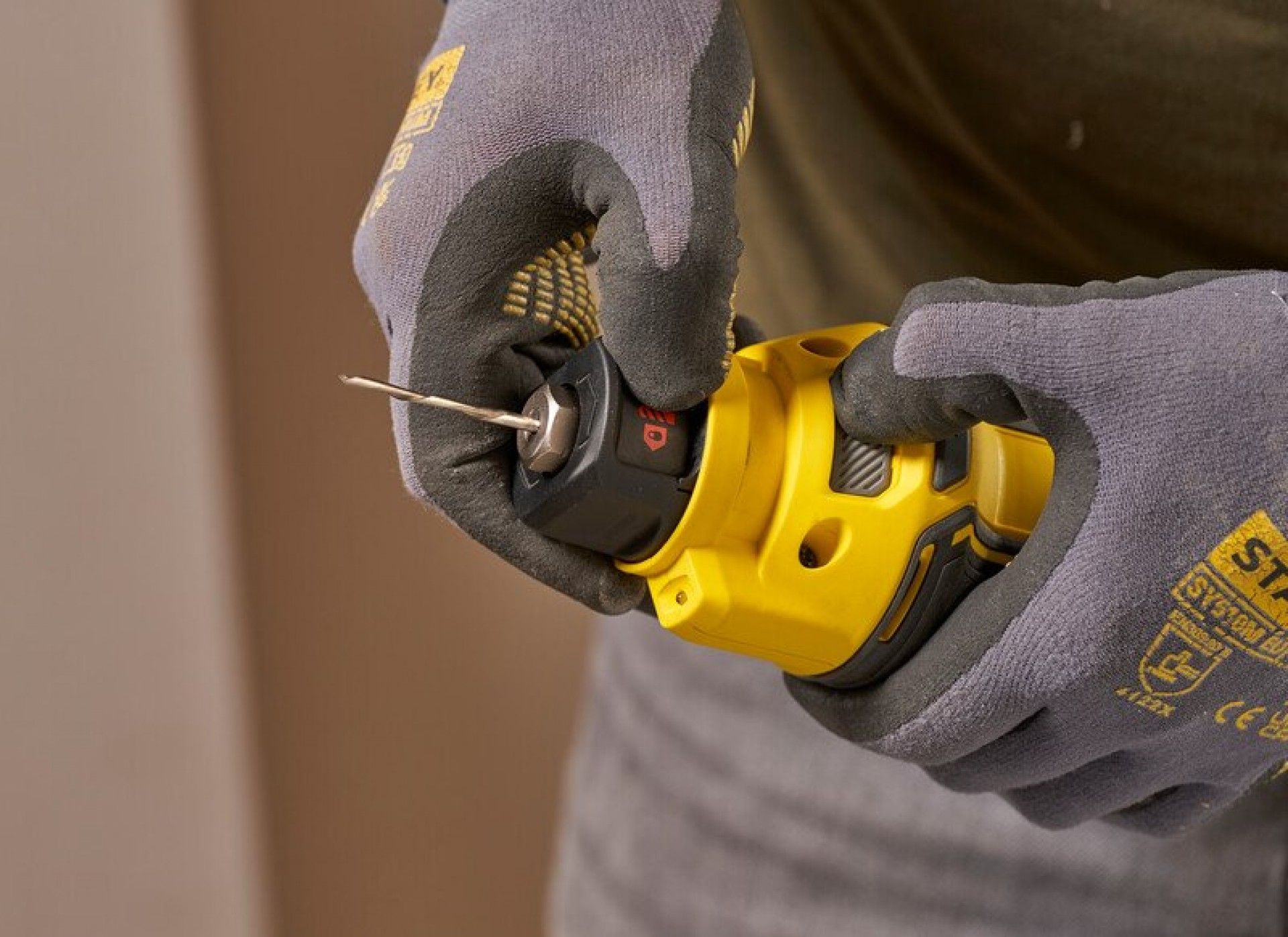 Serra corte gesso V20 Li-Ion 18V solo refª SFMCE200B-XJ STANLEY