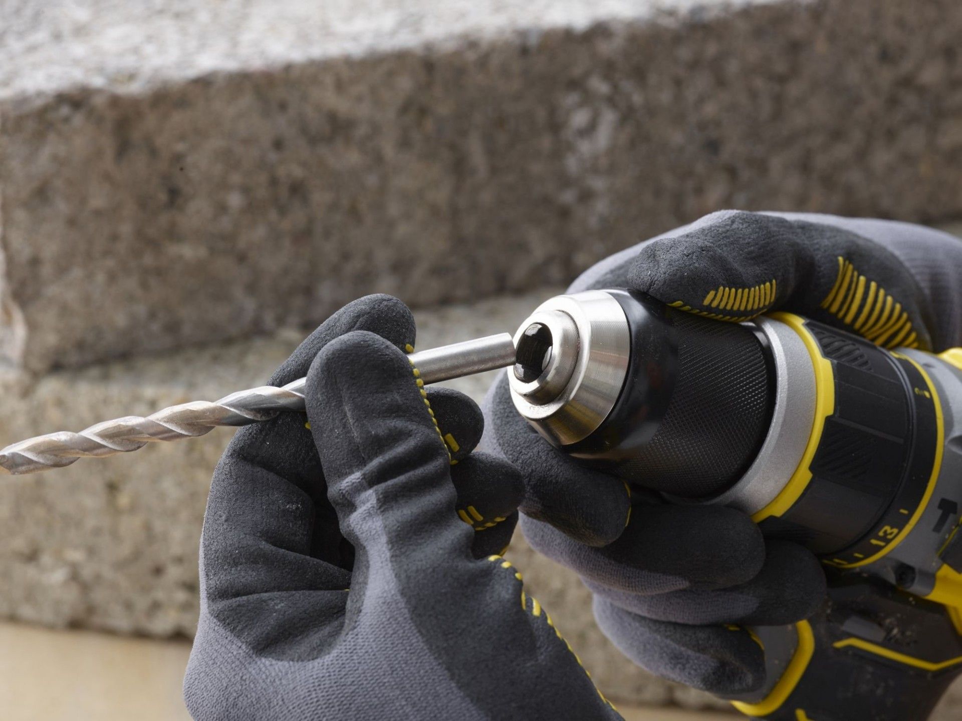 APARFUSADORA SFMCD721D2K-QW BL 20V 2x2.0AH STANLEY