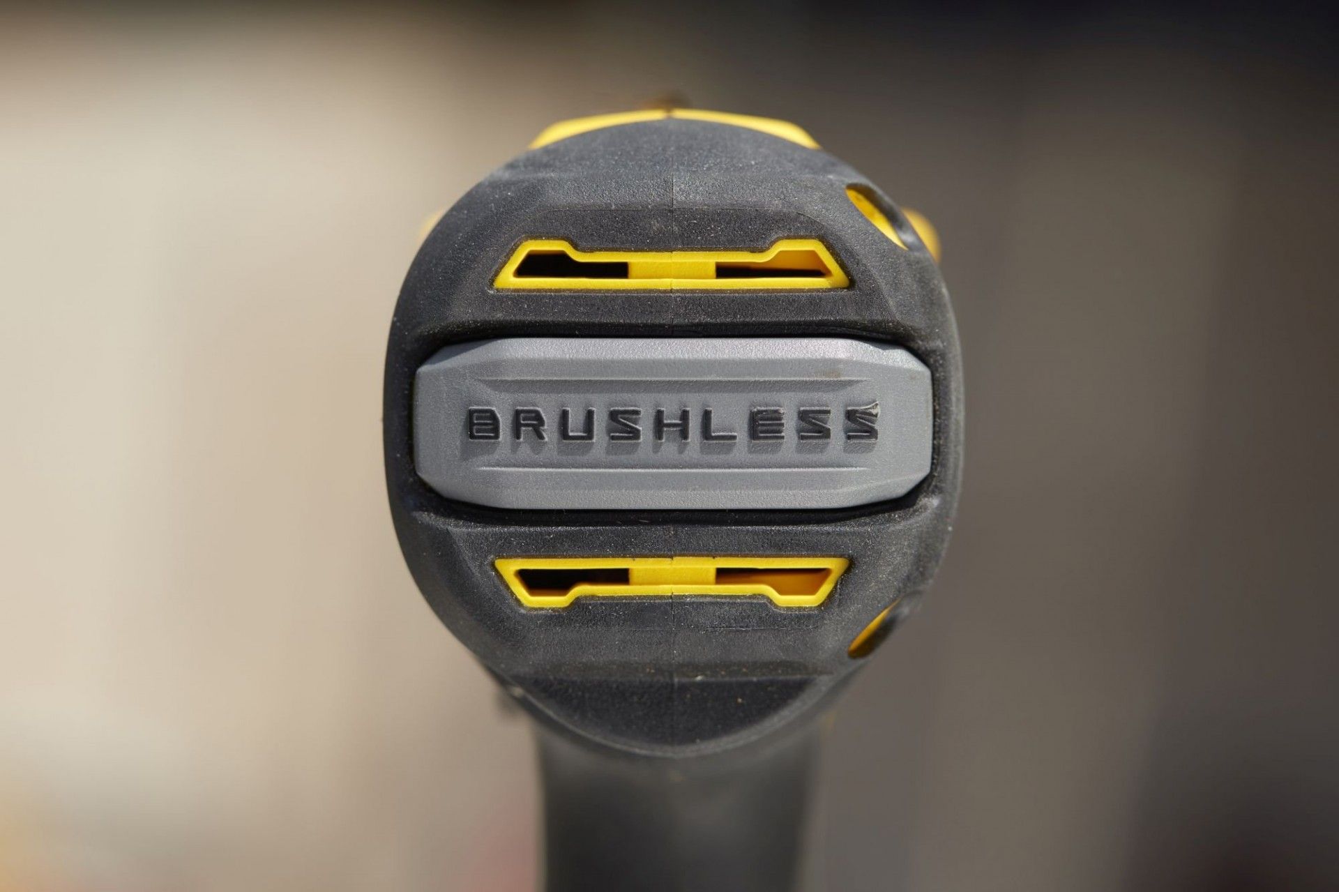 APARFUSADORA SFMCD721D2K-QW BL 20V 2x2.0AH STANLEY