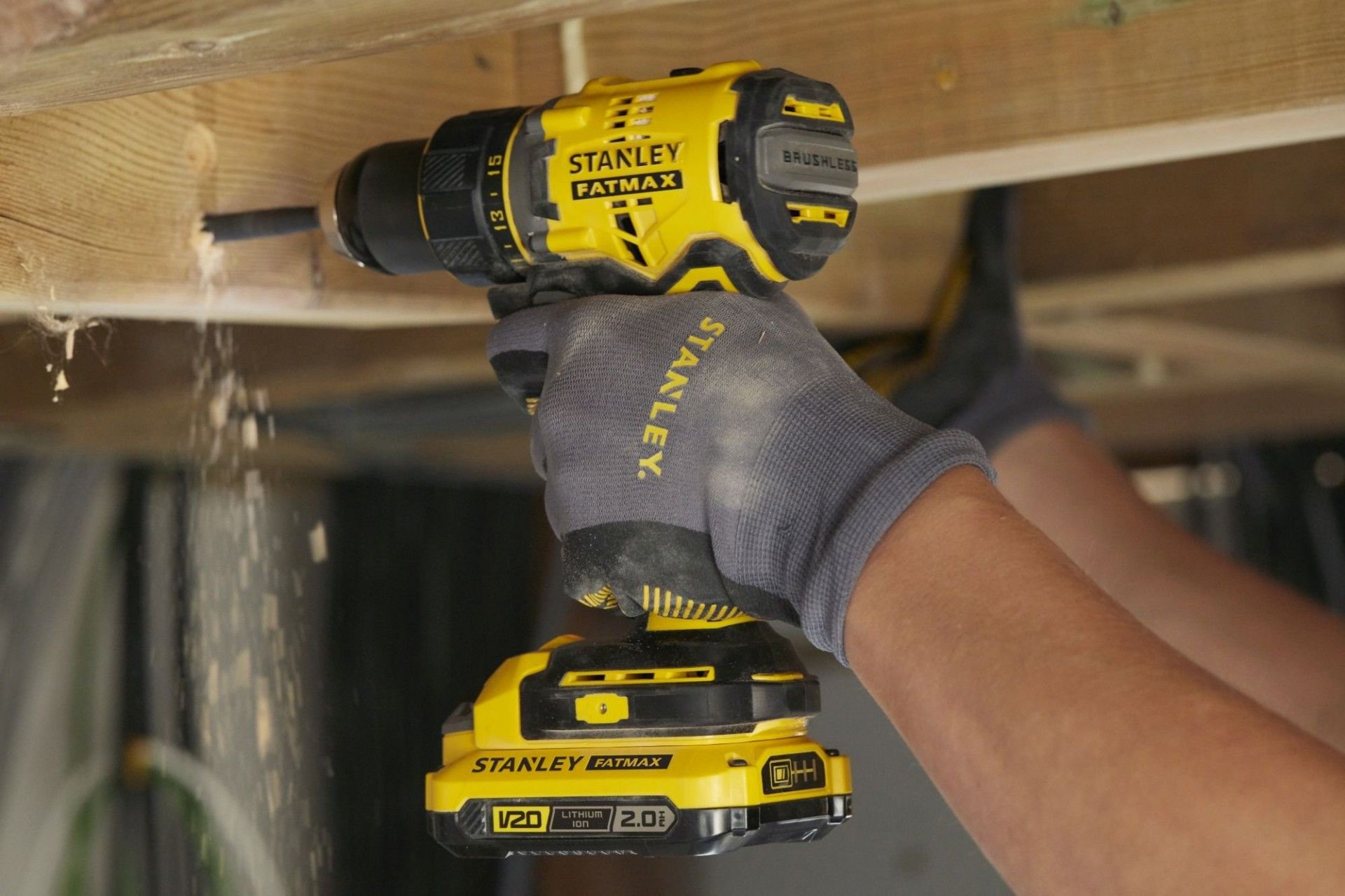 Aparafusadora sem escova V20 18V 80Nm com 2 baterias Li-Ion 2Ah refª SFMCD720D2K-QW STANLEY