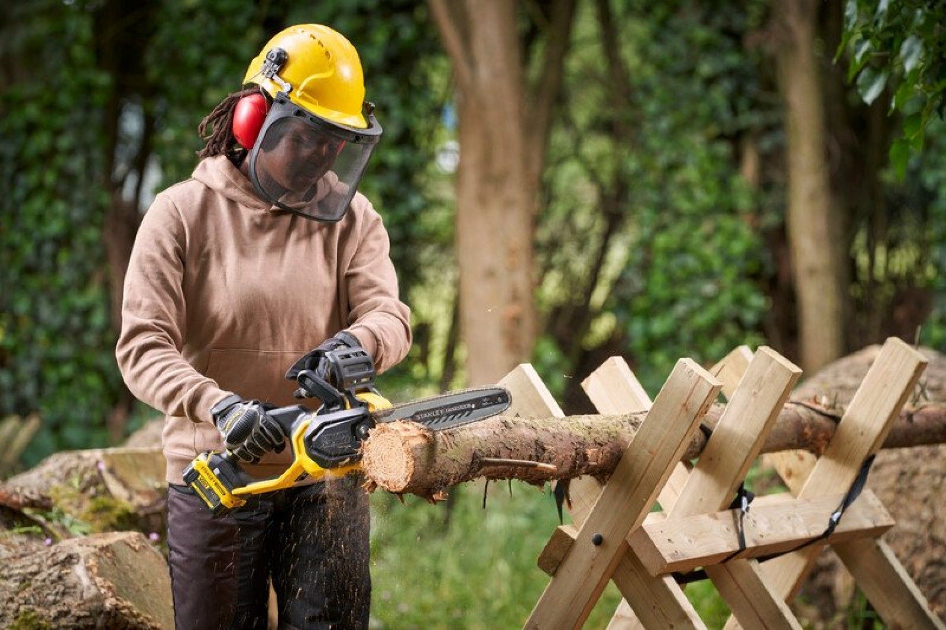 Electrosserra Brushless 30cm V20 18V 4.0Ah refª SFMCCS730M1-QW STANLEY