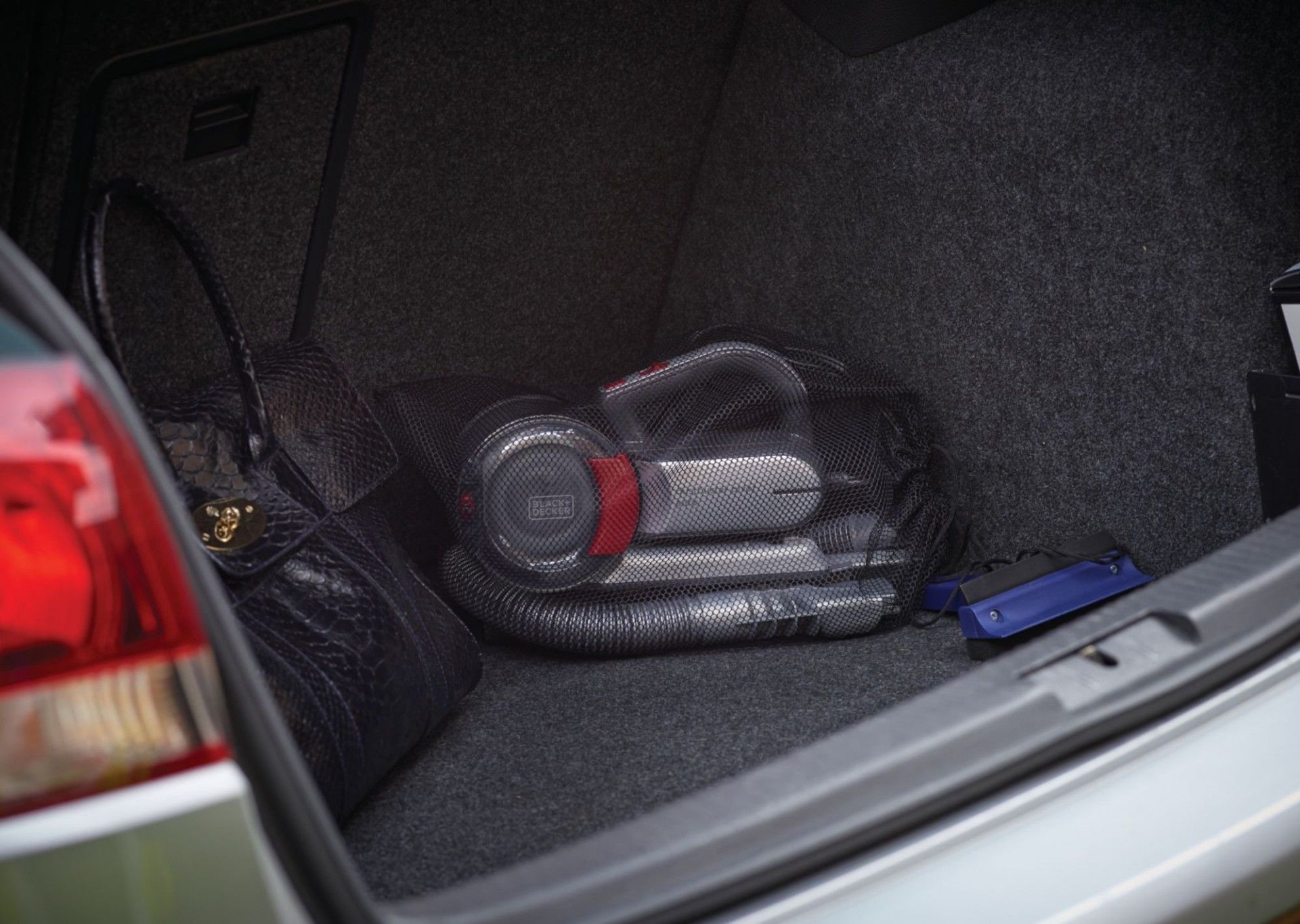 Aspirador de Carro Pivot® 12V refª PV1200AV BLACK DECKER