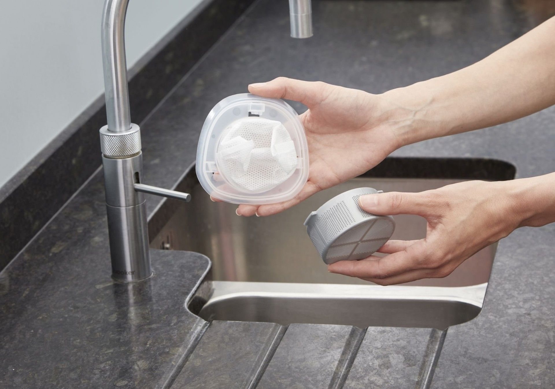 Mini-aspirador de Mão Dustbuster Lítio 3,6V refª NVC115JL BLACK DECKER