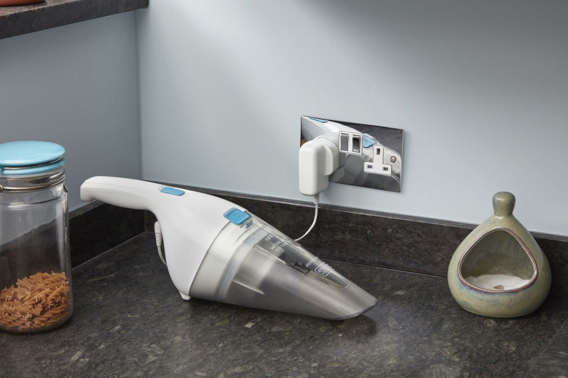 Mini-aspirador de Mão Dustbuster Lítio 3,6V refª NVC115JL BLACK DECKER