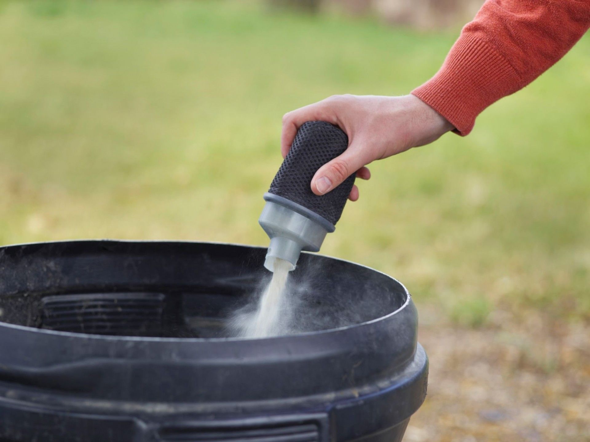 Lixadora de acabamentos 220W de 1/4 de folha com acionador a pressão refª KA450 BLACK DECKER