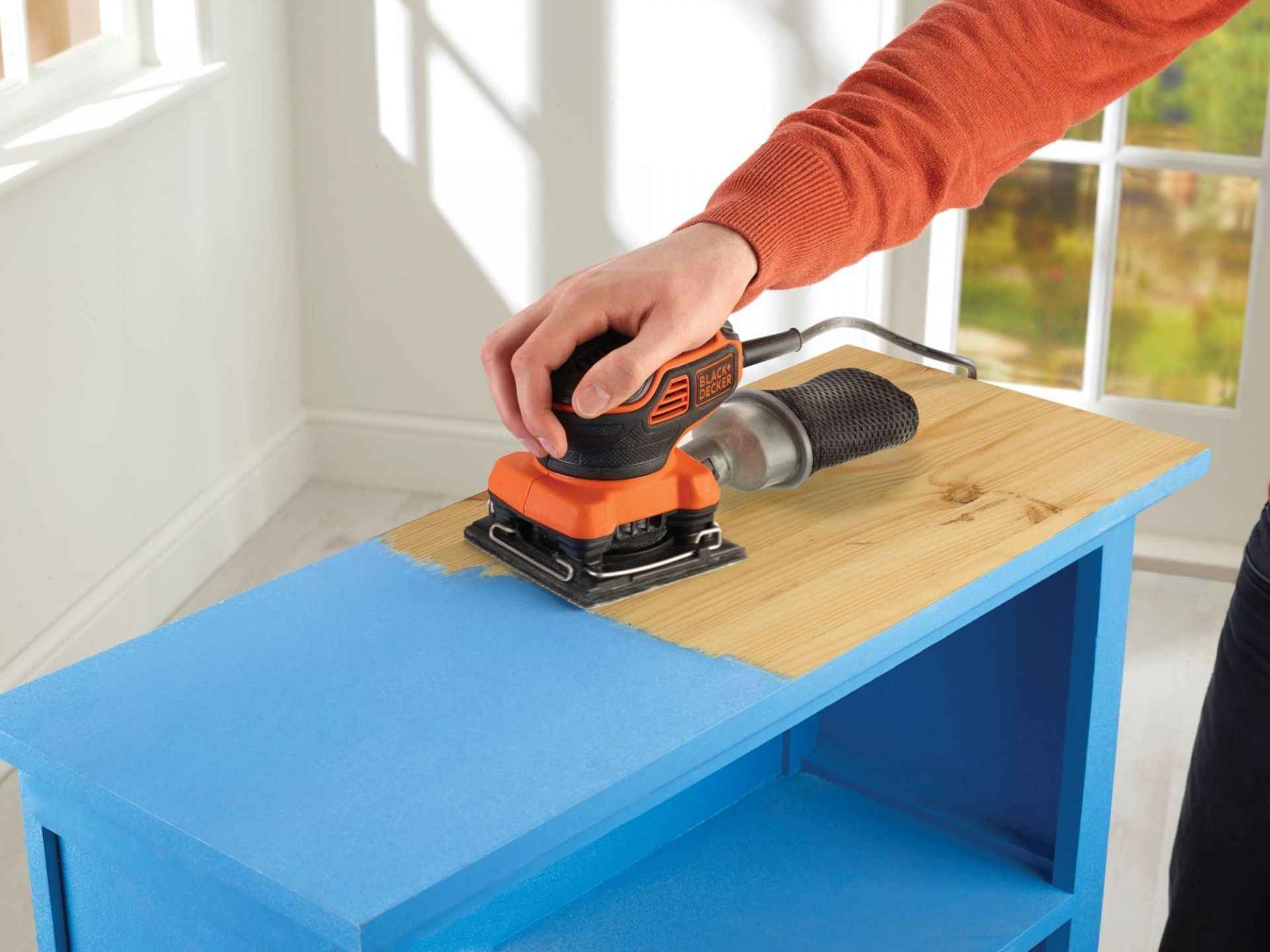 Lixadora de acabamentos 220W de 1/4 de folha com acionador a pressão refª KA450 BLACK DECKER