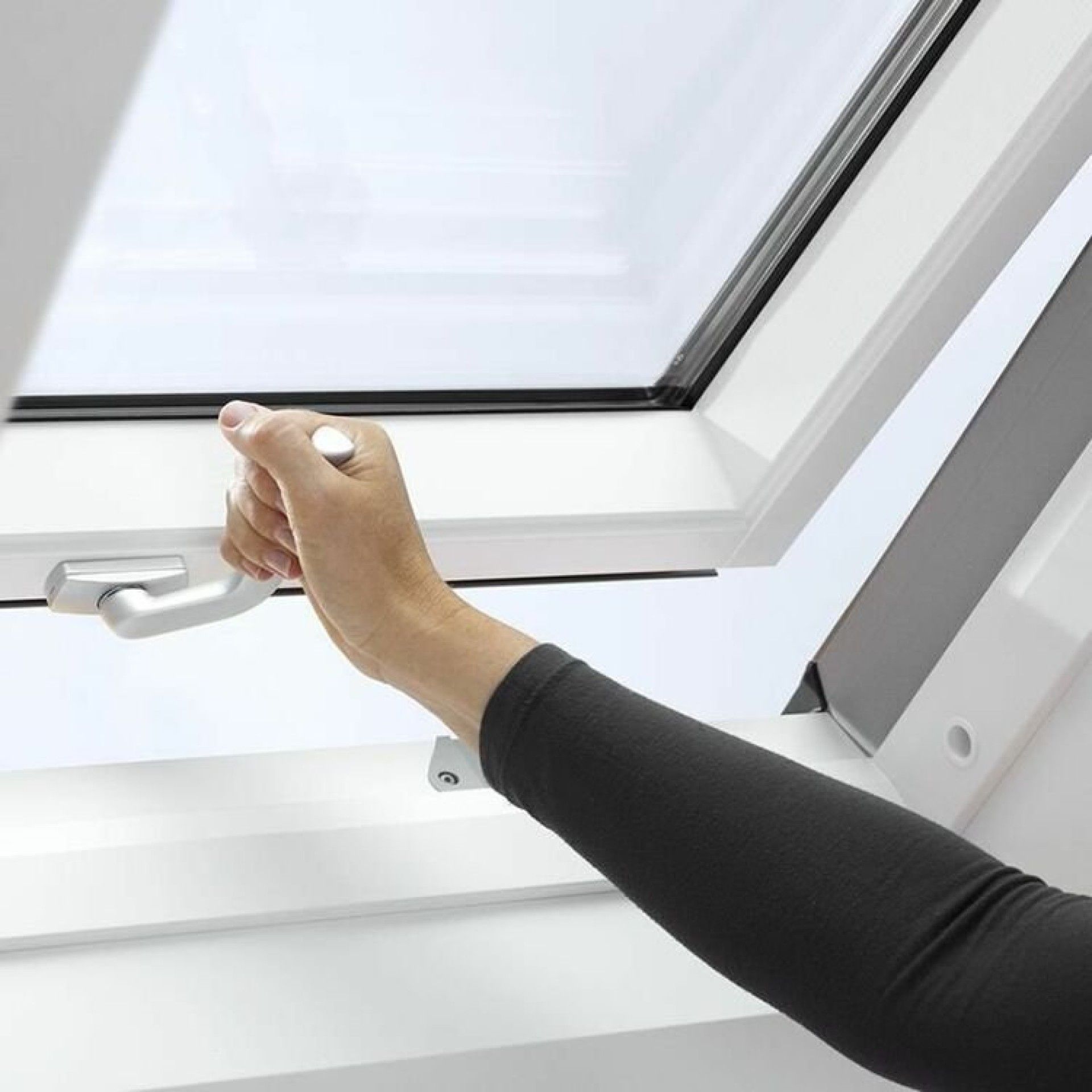 Janela de telhado manual basculante/projetante 78x118mm branca refª GPL2070MK06 Velux