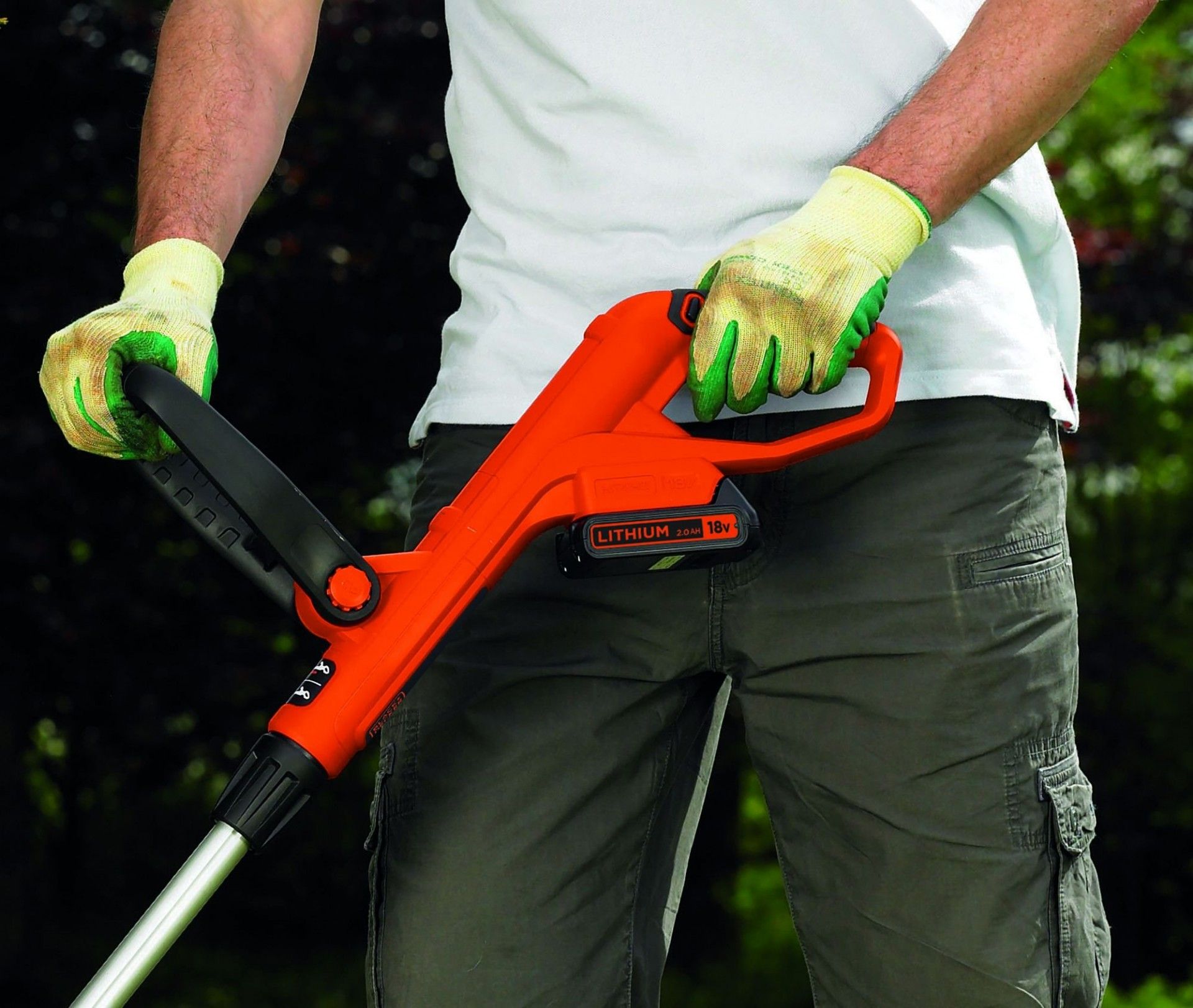 Aparador 18V 2.0Ah 23cm refª GLC1823L20 BLACK DECKER