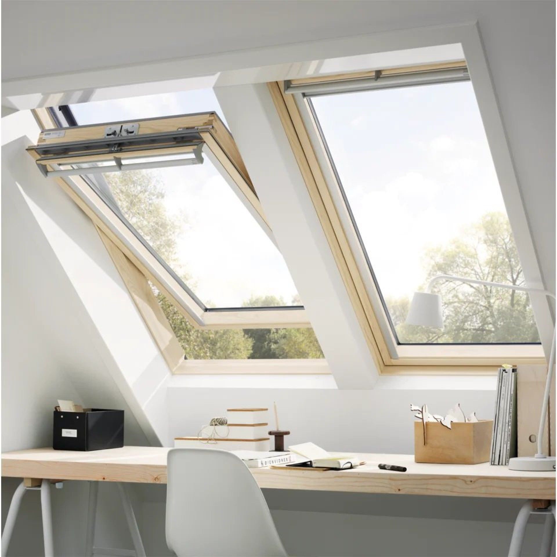 Janela de telhado manual basculante 78x118mm envernizada refª GGL3070MK06 Velux