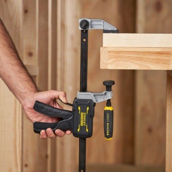 Grampo Stanley 450mm Hibrido Fatmax FMHT83007-0 Grampo Stanley 450mm Hibrido Fatmax FMHT83007-0