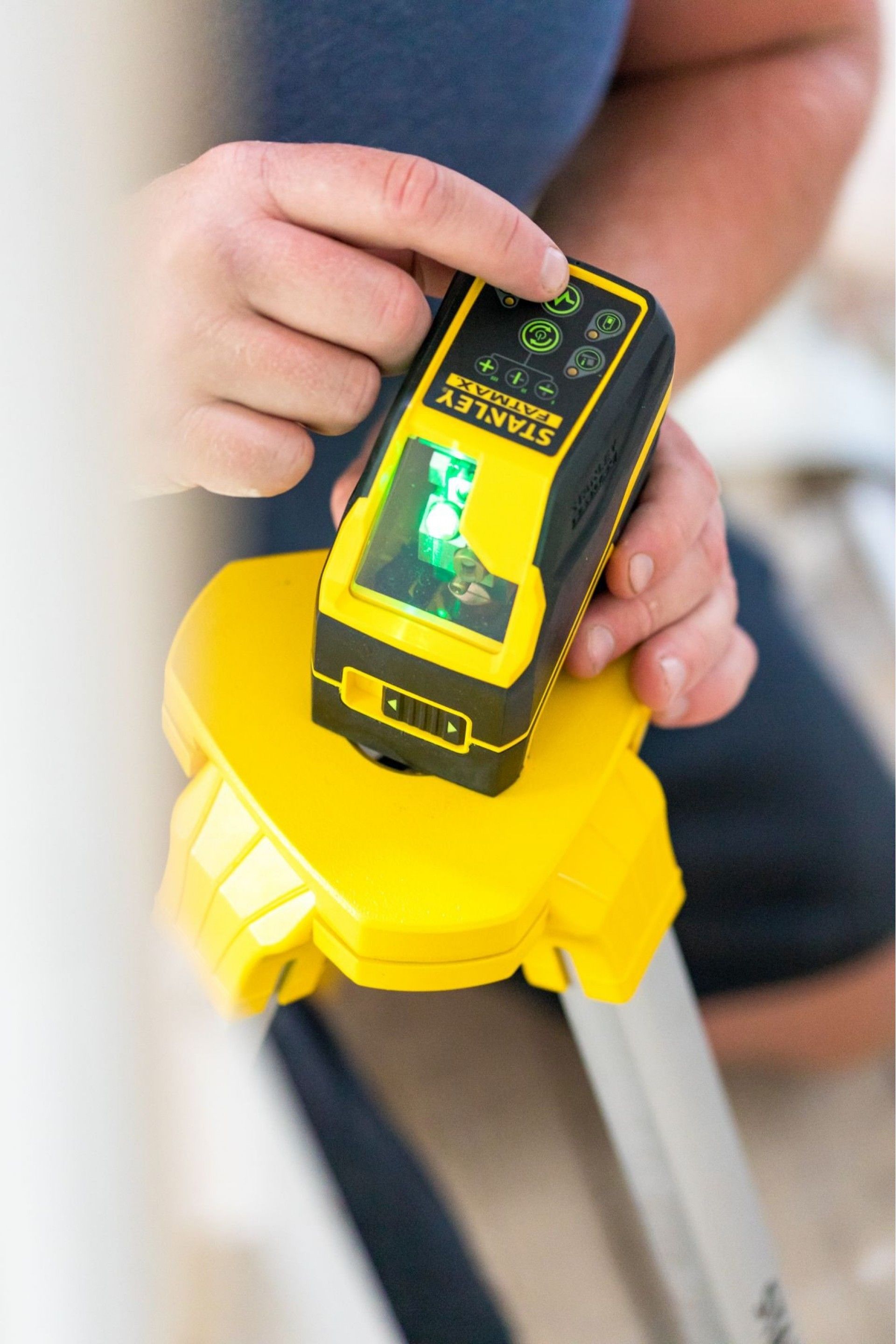 Nível laser em cruz - VERDE.Pilhas alcalinas refª FMHT77586-1 STANLEY