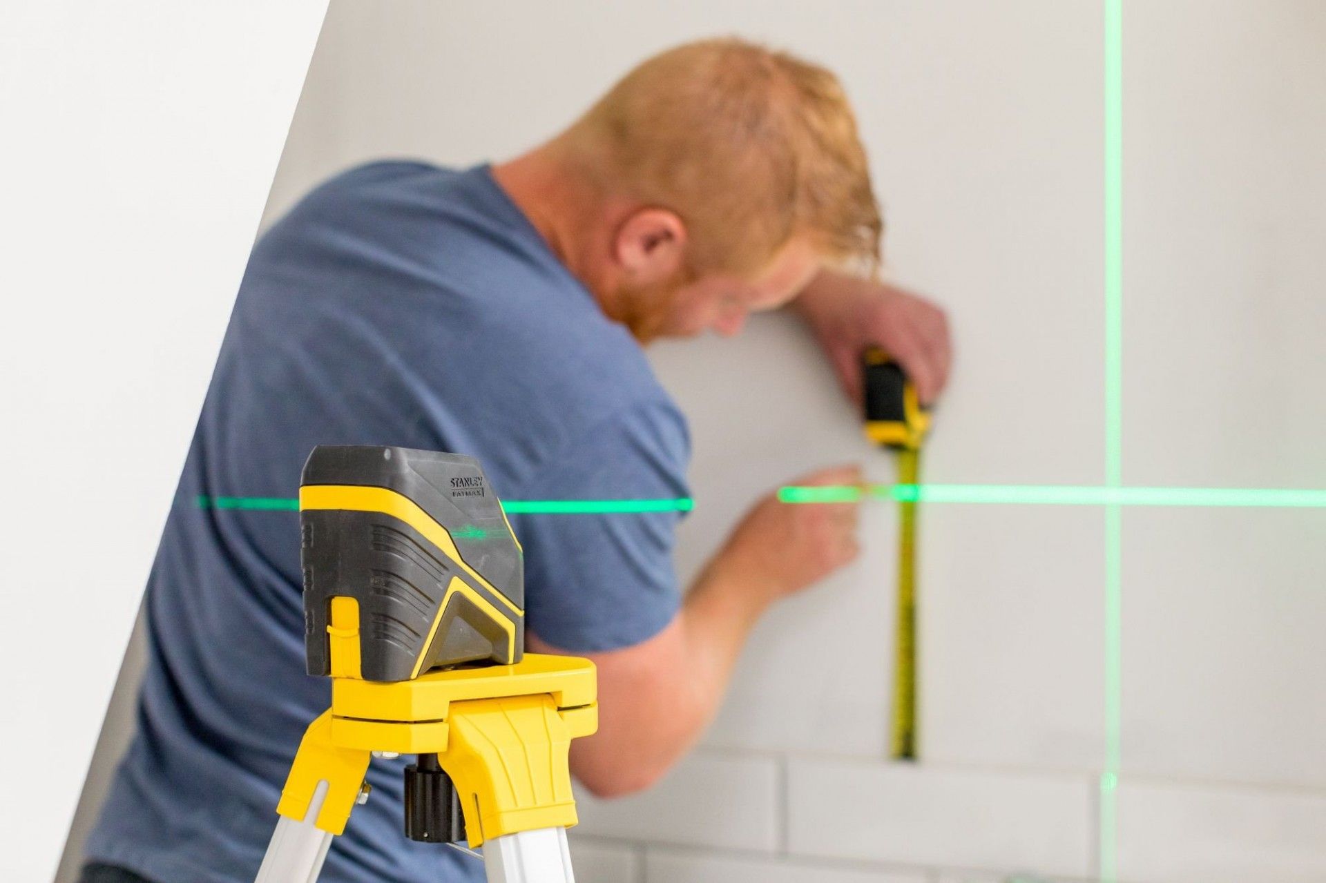 Nível laser em cruz - VERDE.Pilhas alcalinas refª FMHT77586-1 STANLEY