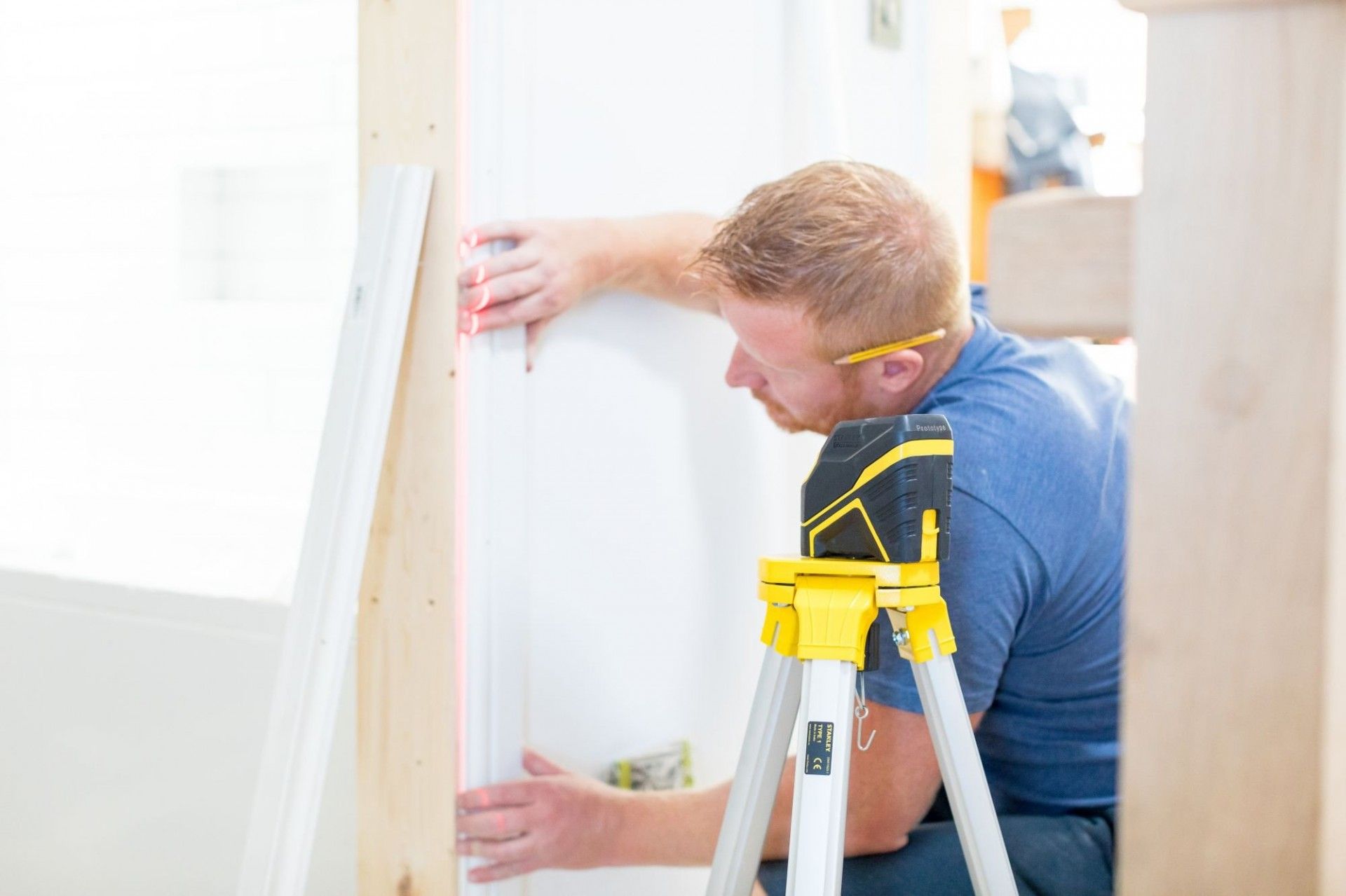 Nível laser em cruz - VERMELHO.Pilhas alcalinas refª FMHT77585-1 STANLEY