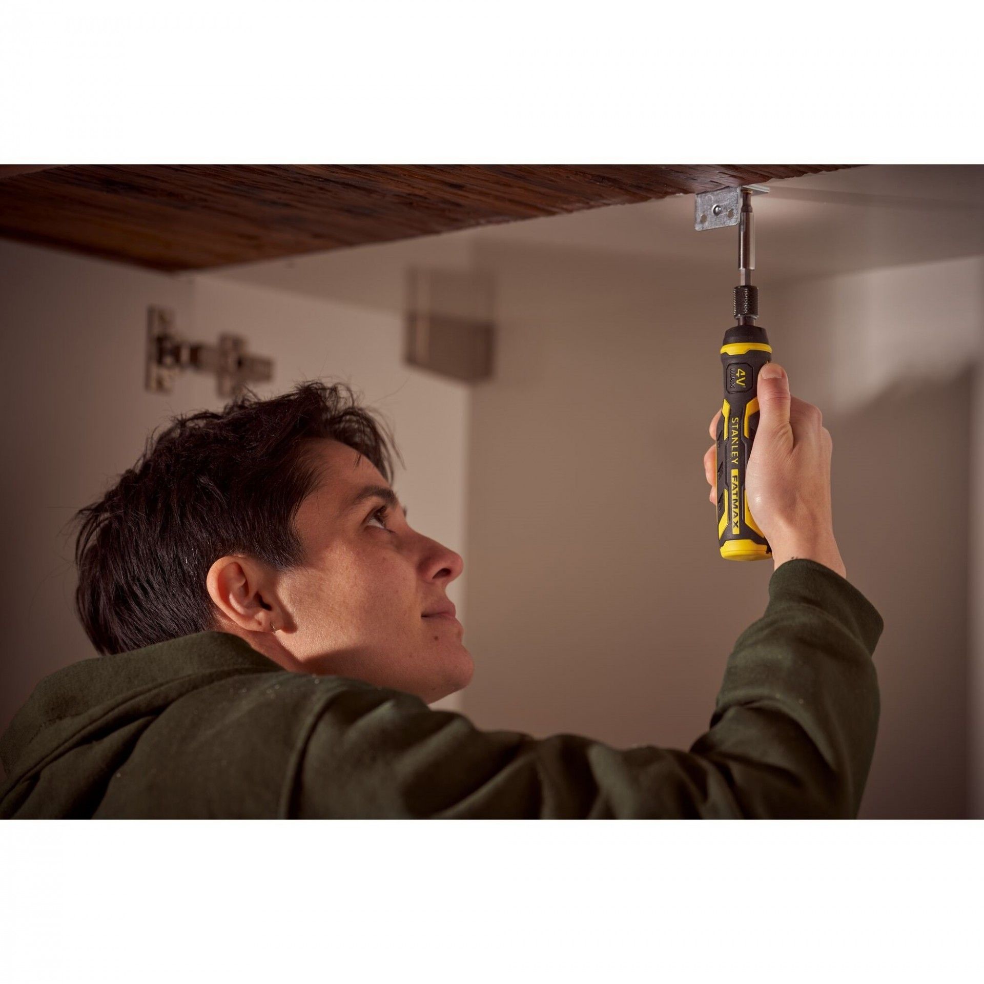 Aparafusadora Stanley de punho 4v 1.5Ah FMHT66719-0