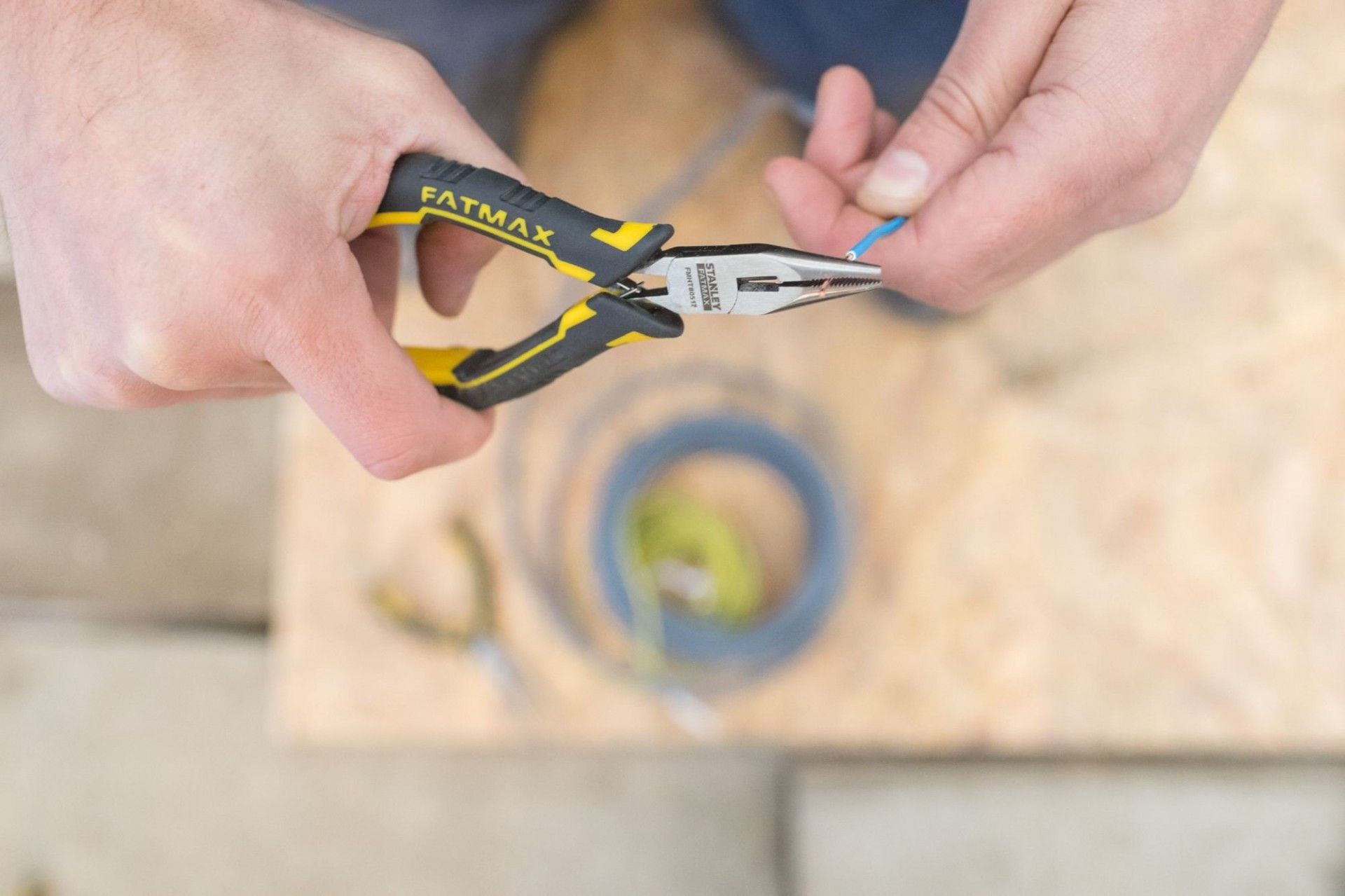 Mini-alicate boca longa com cortador FatMax refª FMHT0-80517 STANLEY