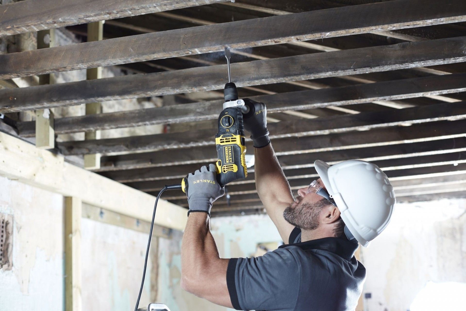 Berbequim c/percussão 850W 2 Velocidades refª FMEH850K-QS STANLEY