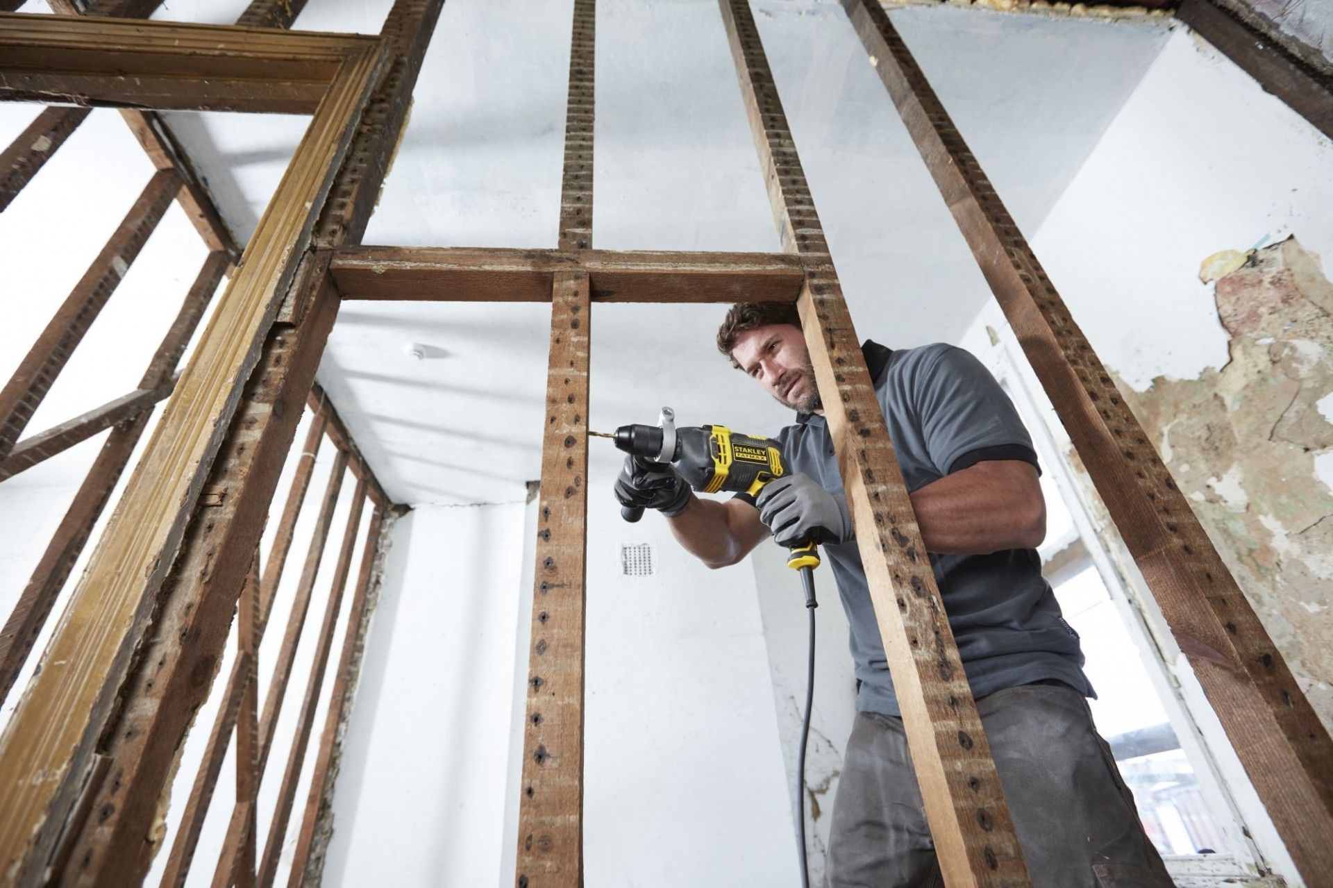 Berbequim c/percussão 850W 2 Velocidades refª FMEH850K-QS STANLEY