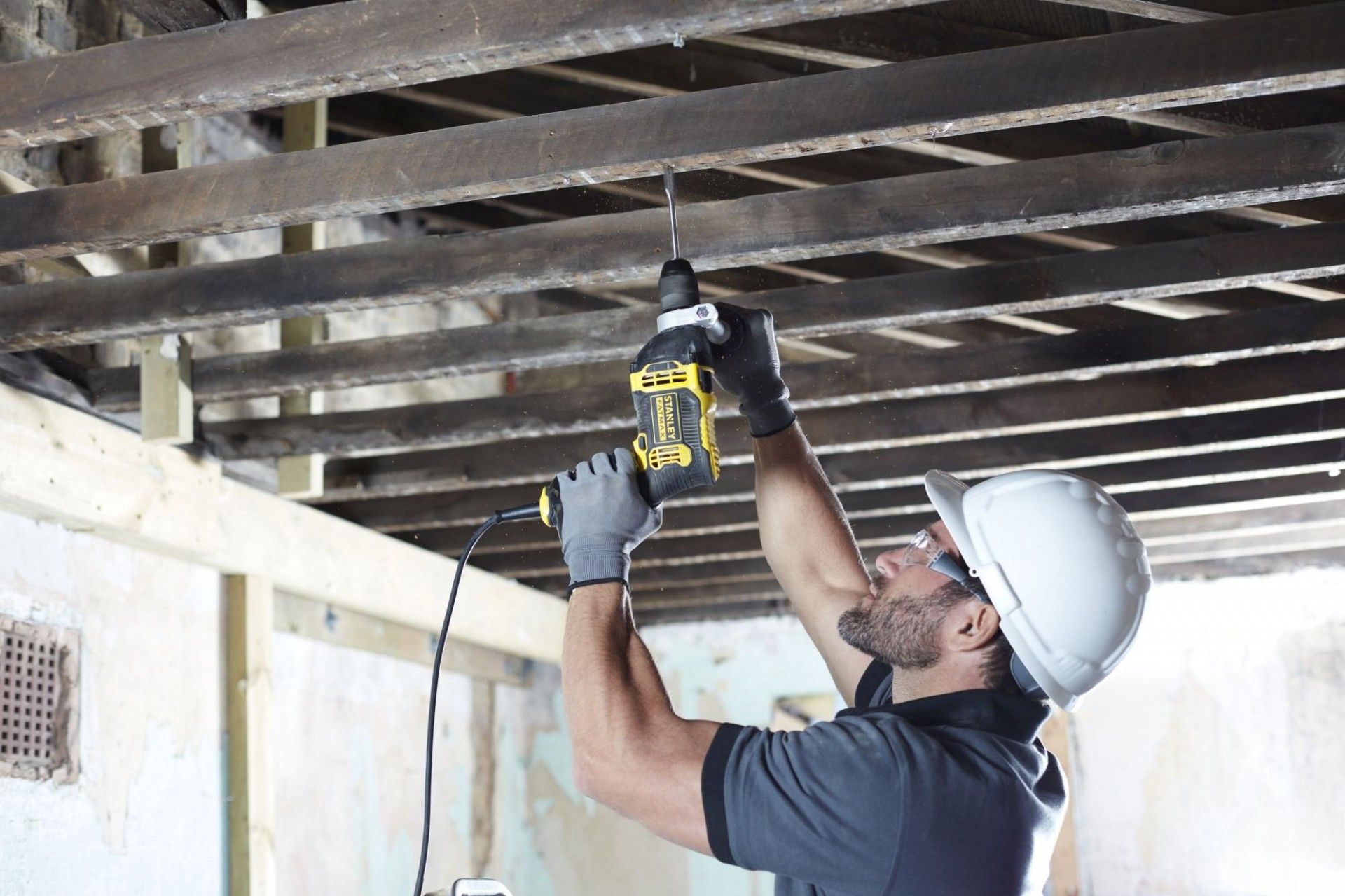 Berbequim c/percussão 750W refª FMEH750K-QS STANLEY