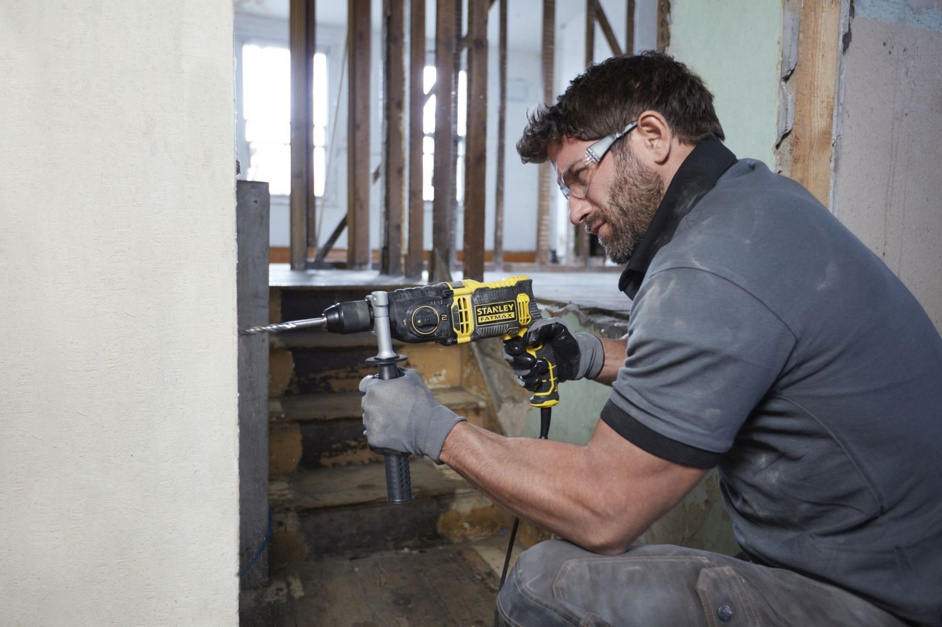 Berbequim 1.100 W, mandril metálico 13mm refª FMEH1100K-QS STANLEY