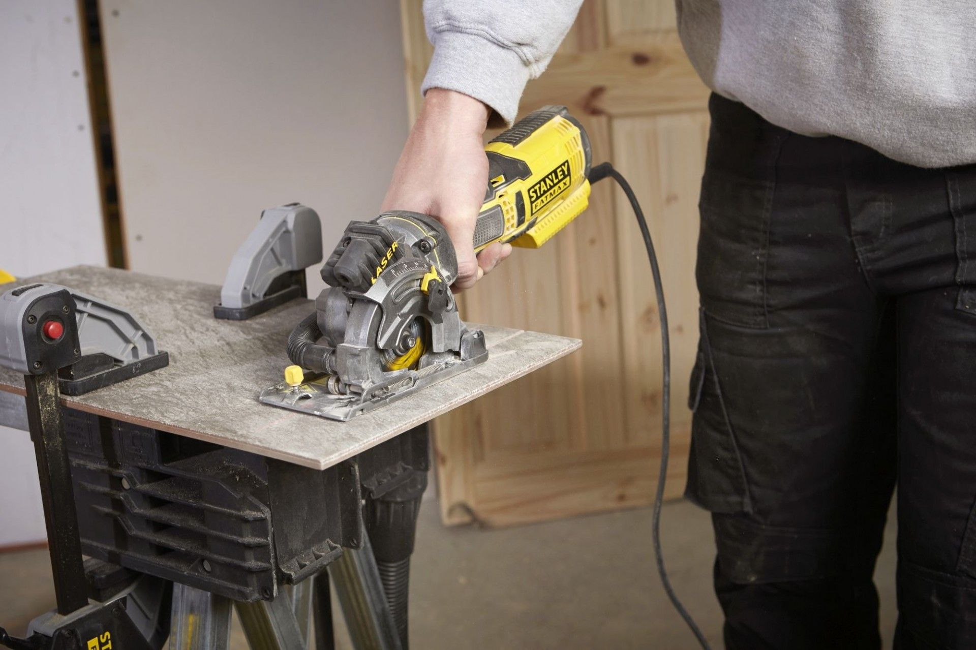 SERRA CIRCULAR MÃO FME380K-QS 650W STANLEY