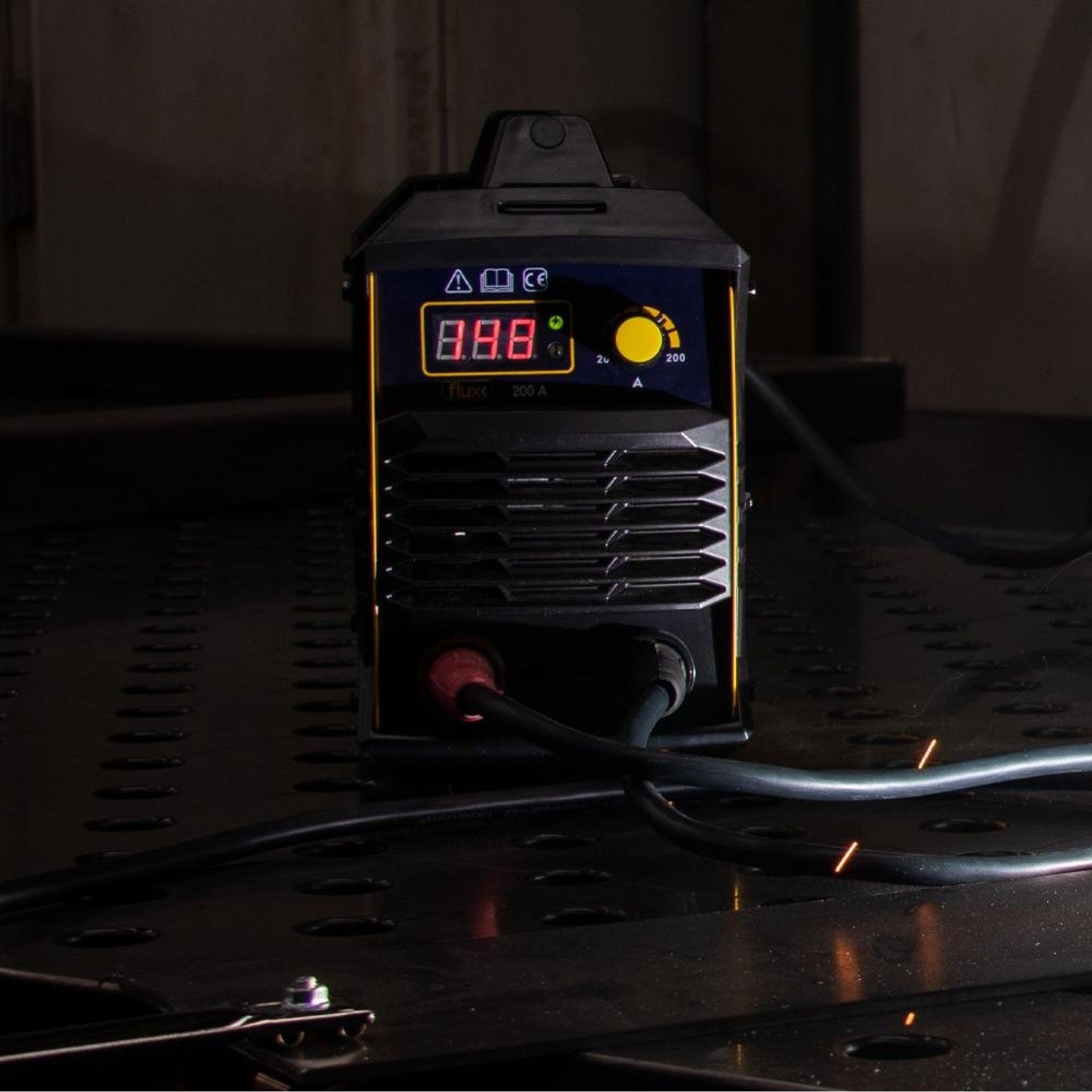 Aparelho Soldar Inverter 200A Mala Aluminio refª FASI200MA FLUX