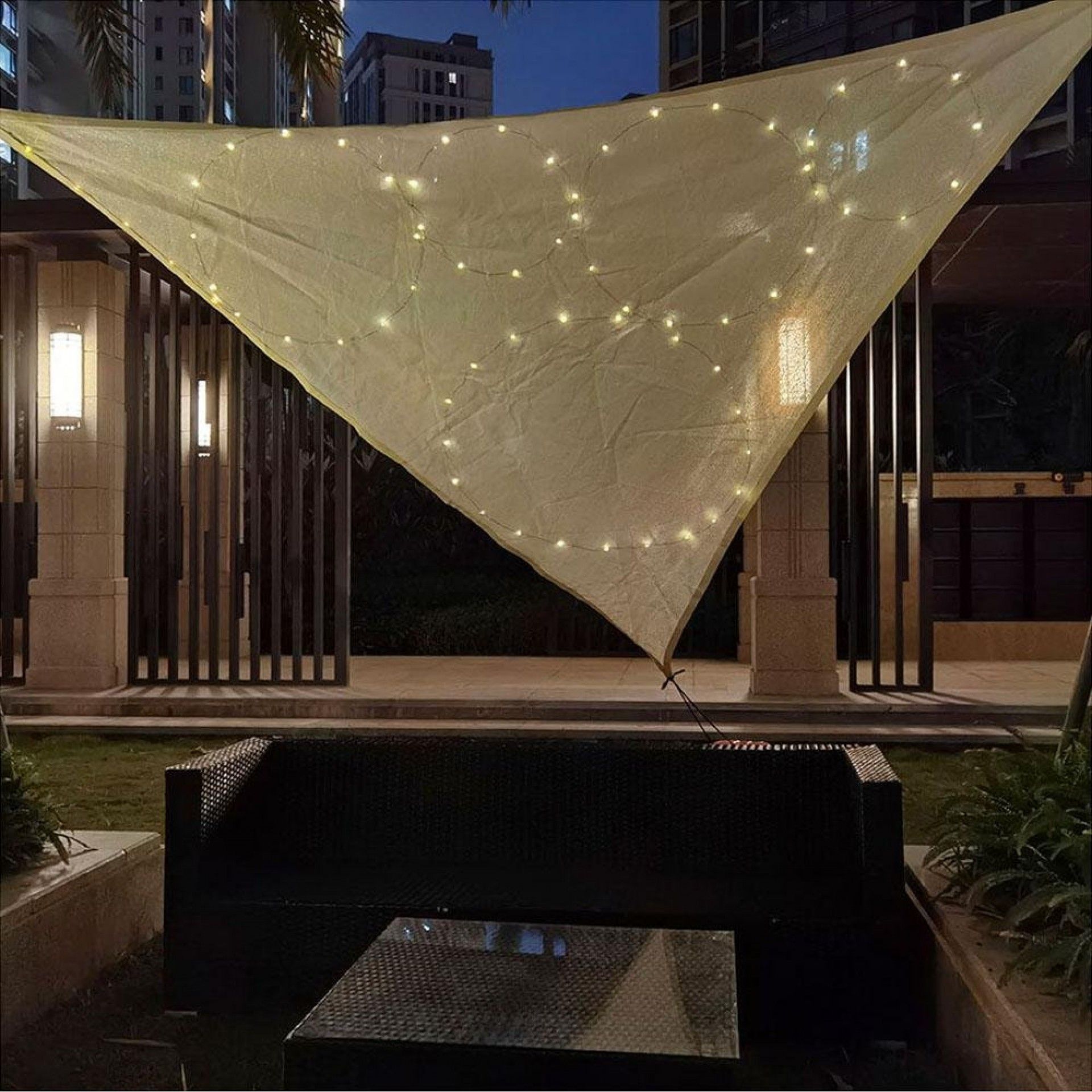 Toldo de ocultação com led solar para exterior 300x300x300cm. cor bege 899179 refª 90793 NULL