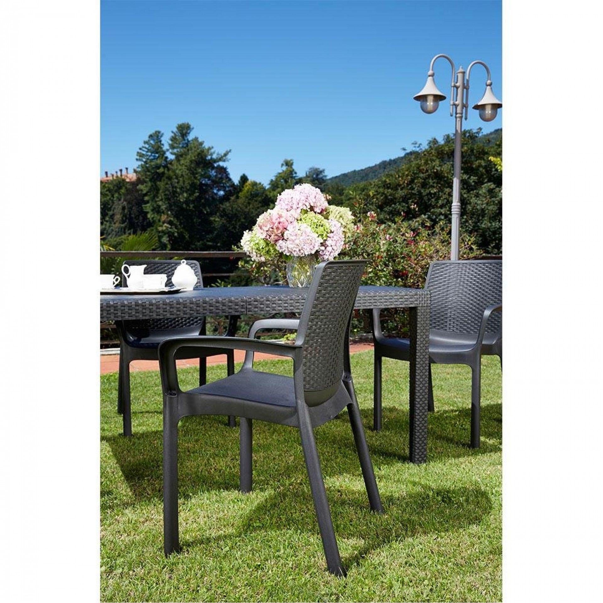 Cadeira empilhável de rattan imitação. cor: antracite 61x54x82cm modelo: regina progarden. refª 7530