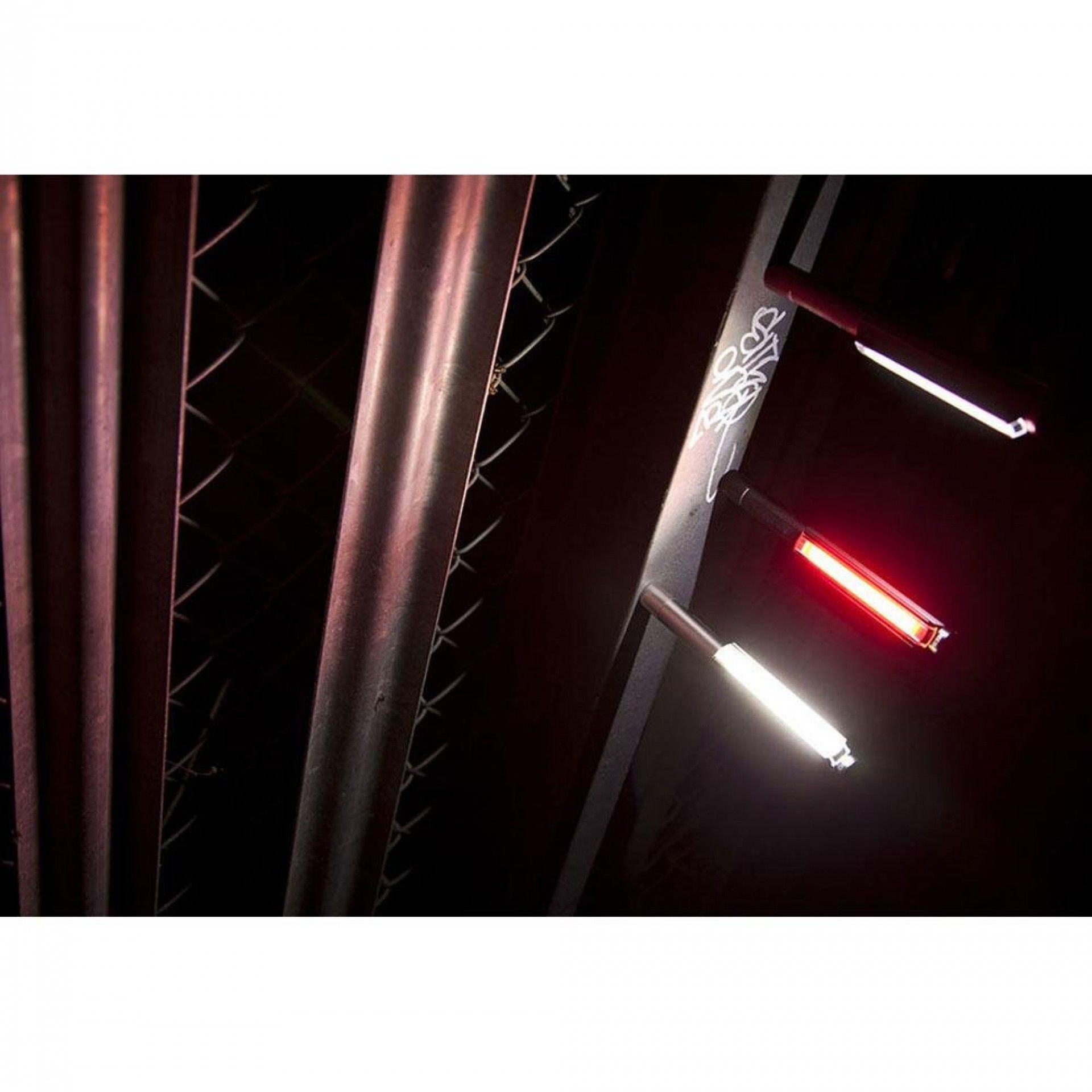 Lanterna lil larry. base magnética clip. . refª 36809 NEBO