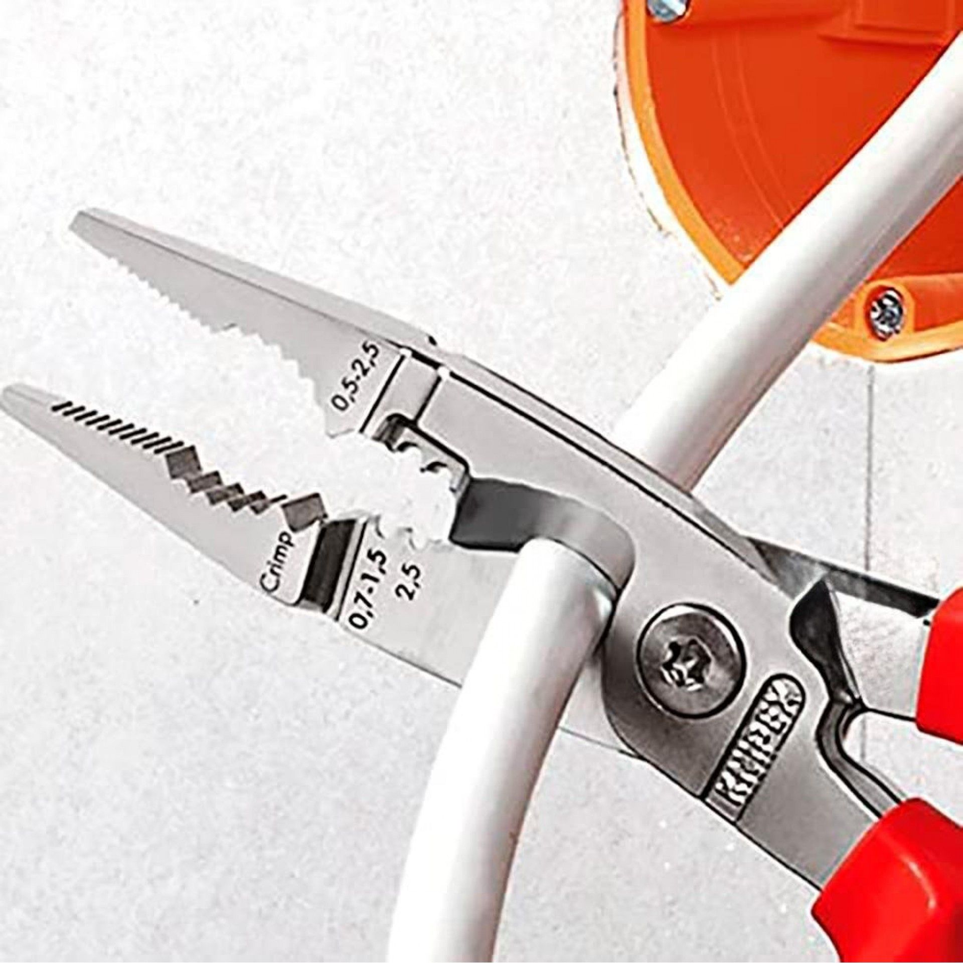 Alicates para instalações elétricas 200x85x20mm 1386200sb refª 19023 KNIPEX