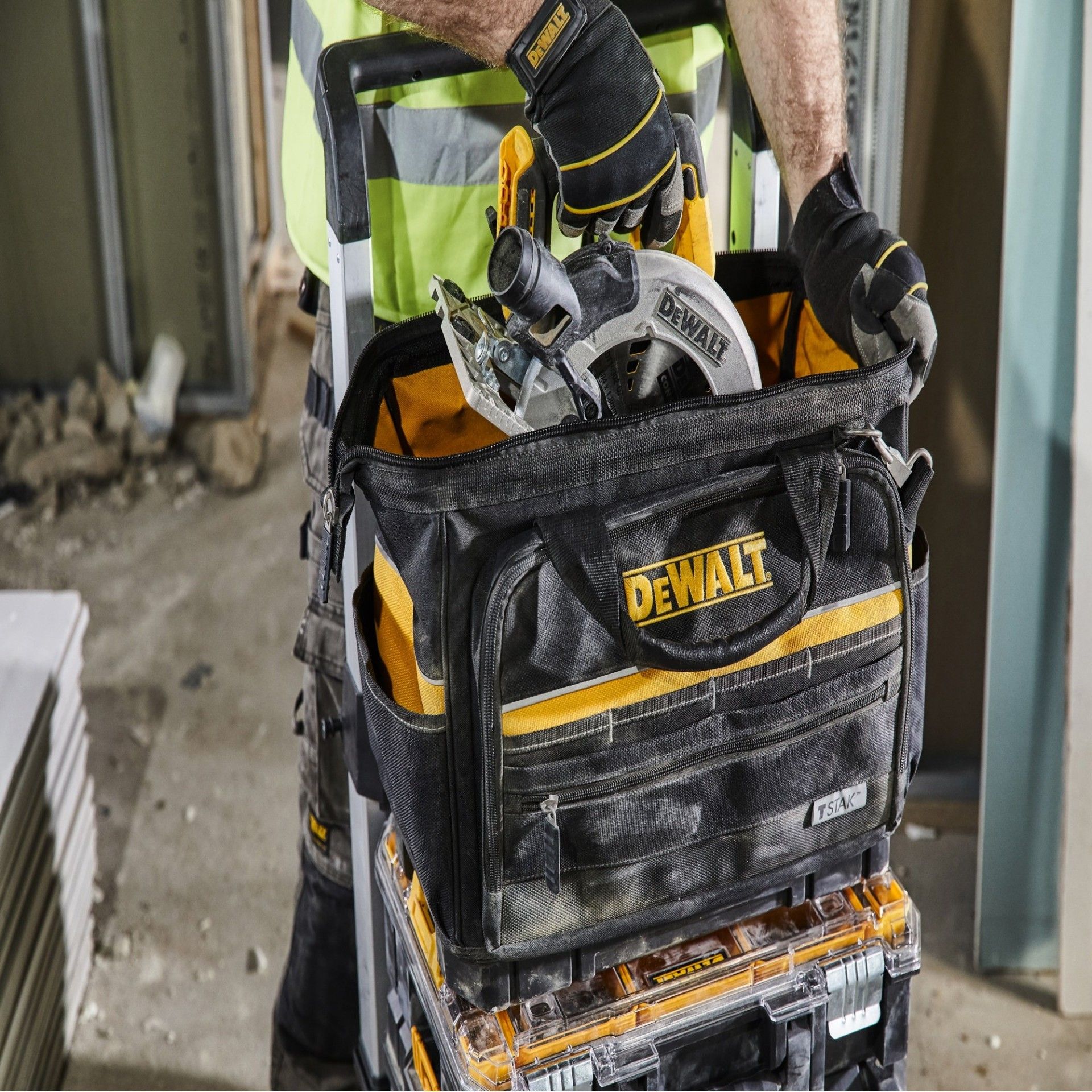 Bolsa fechada TSTAK refª DWST82991-1 DEWALT