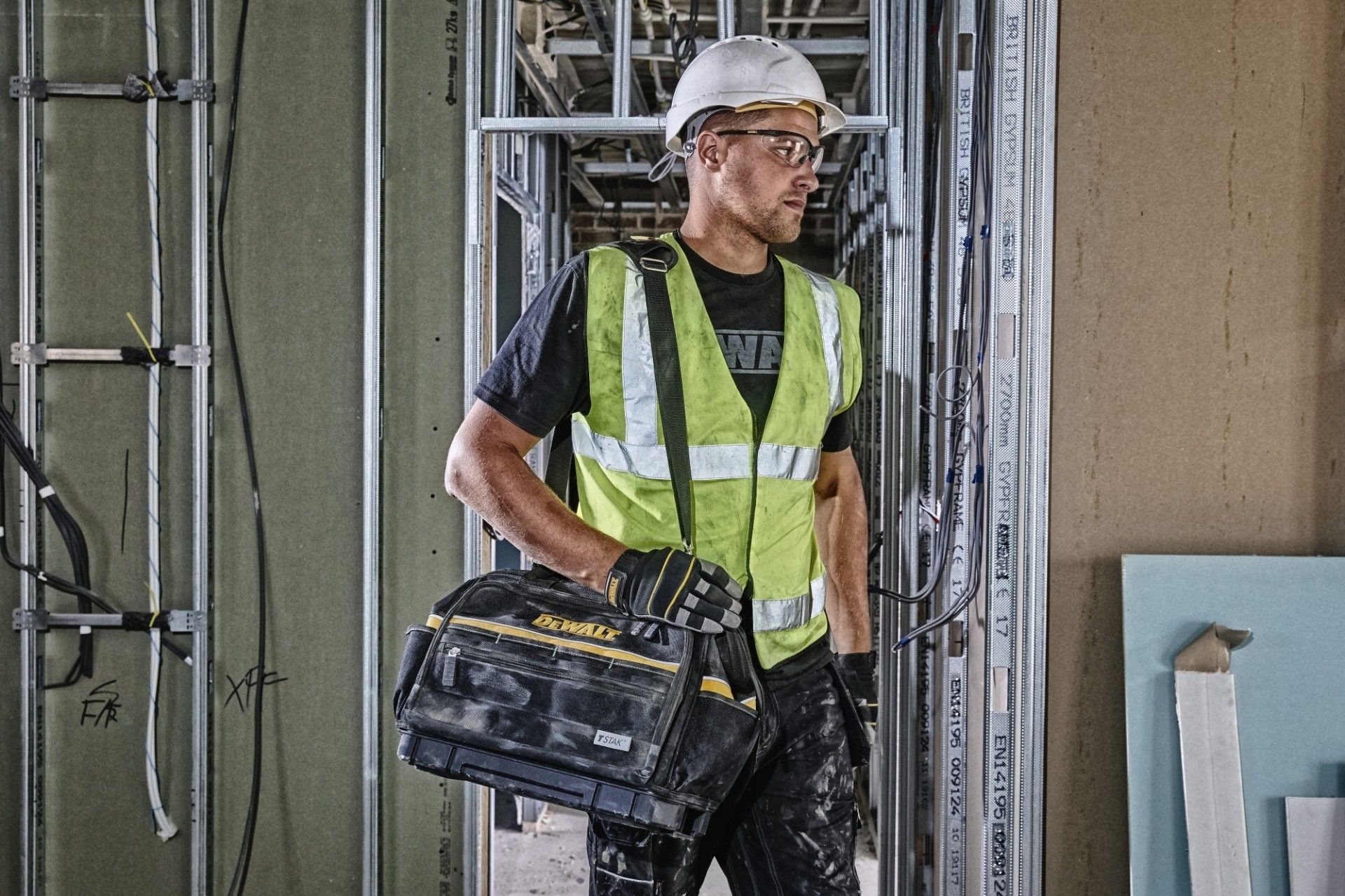 Bolsa fechada TSTAK refª DWST82991-1 DEWALT