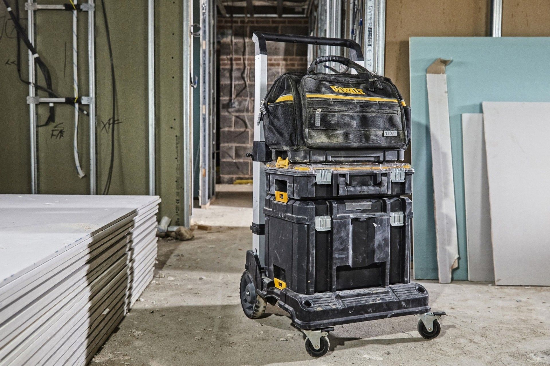 Bolsa fechada TSTAK refª DWST82991-1 DEWALT