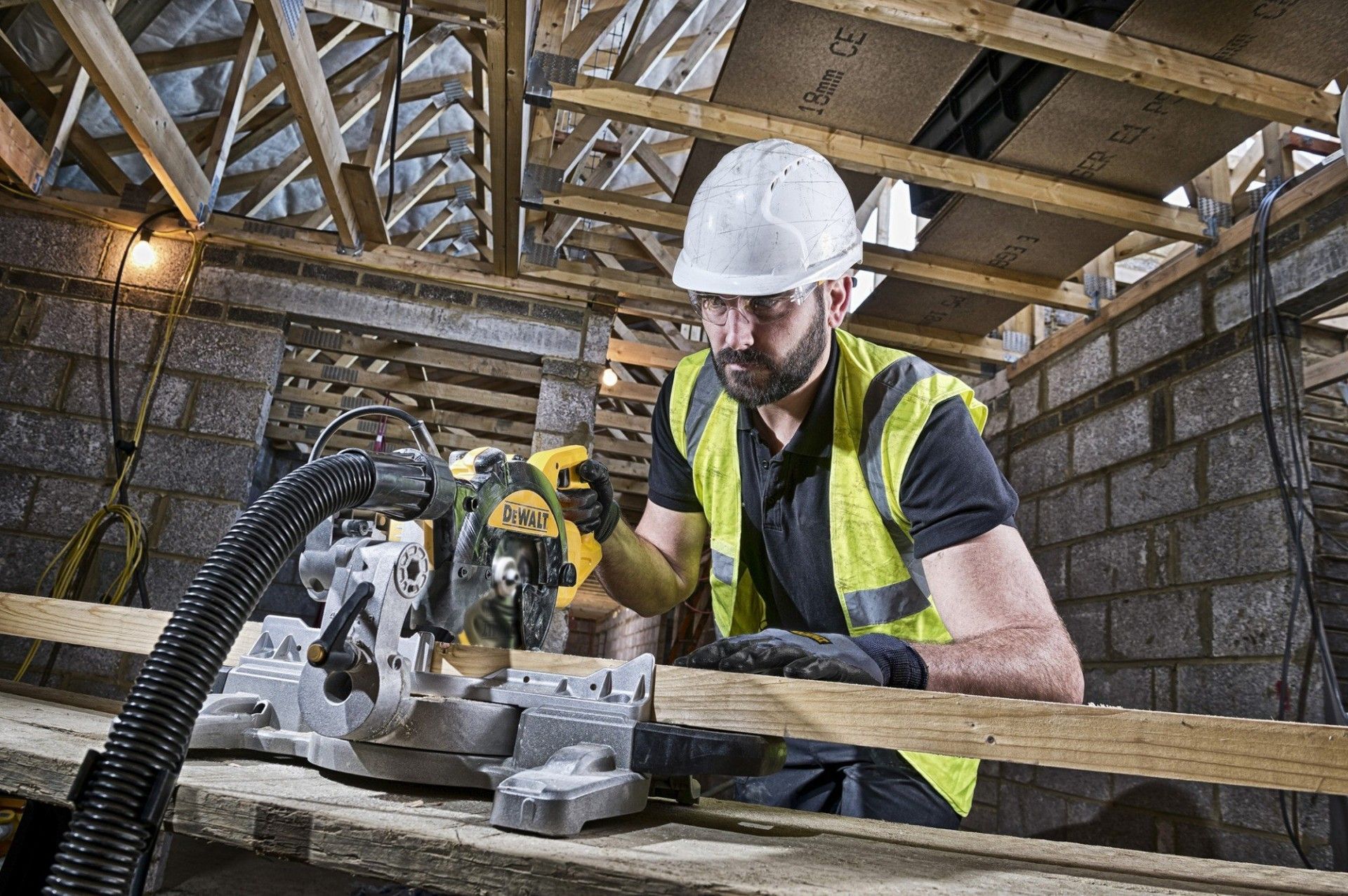 Serra de Esquadria Telescópica 1400W Ã216mm + XPS refª DWS774-QS DEWALT