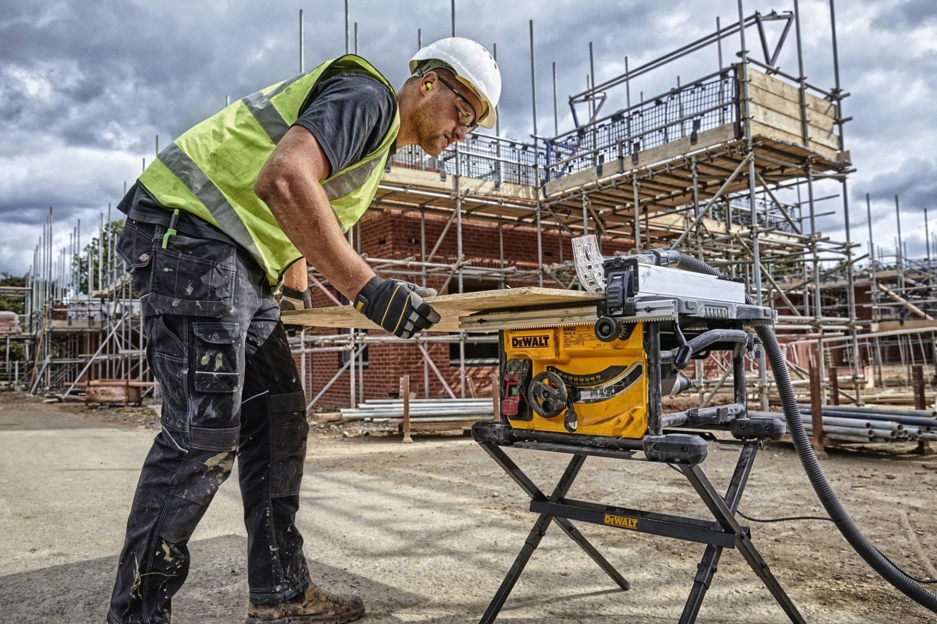 DWE7485-QS Serra de Mesa 1.850 W Ø210mm refª DWE7485-QS DEWALT