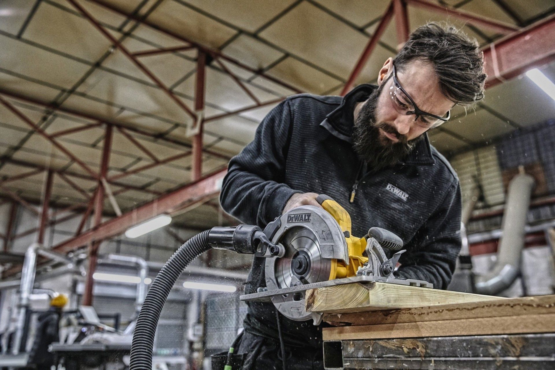 Serra Circular 1.600 W - 61mm prof.ref.DWE576K-QS DEWALT