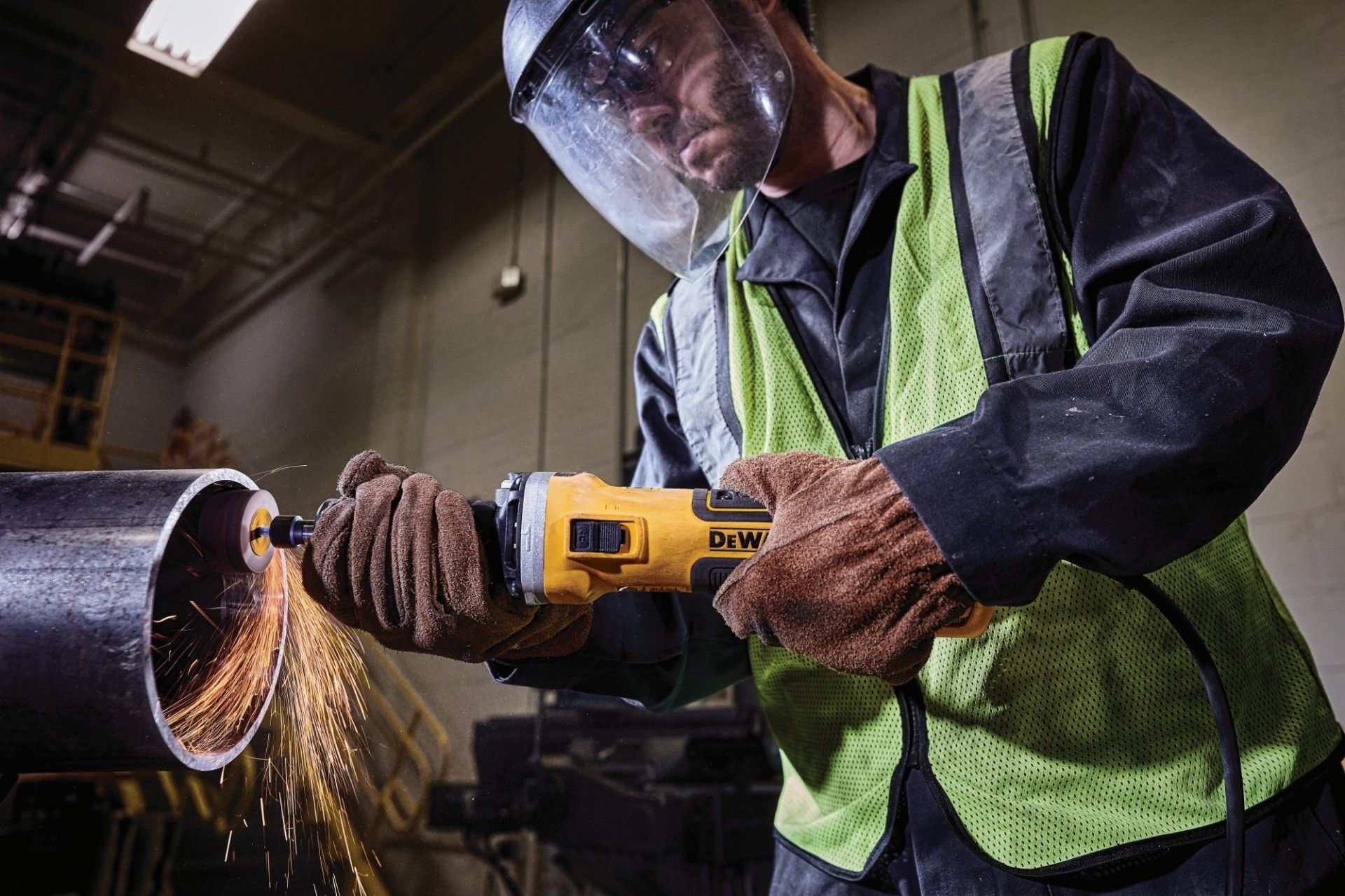 Rebarbadora Direita sem escovas 1.300 W refª DWE4997-QS DEWALT