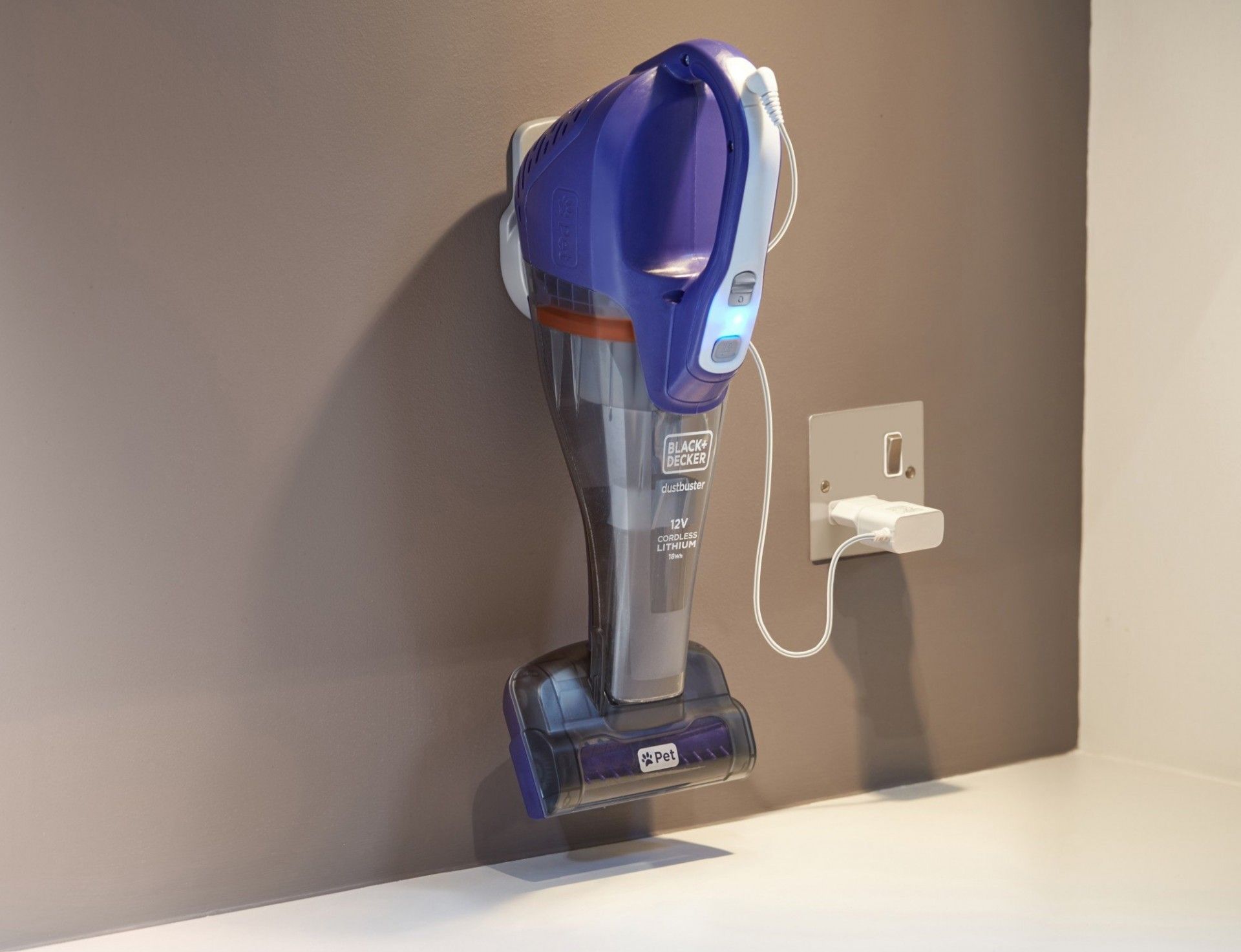 Aspirador de mão para animais de estimação 12V 1,5Ah LITIO refª DVB315JP BLACK DECKER
