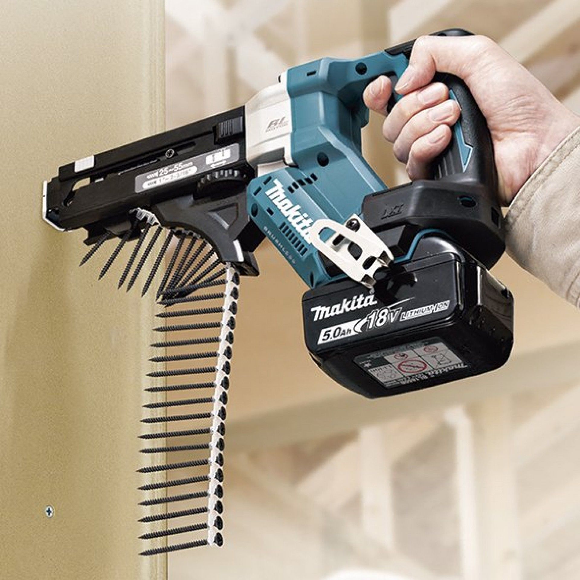 Aparafusadora autoalimentada 18V Brushless refª DFR551Z Makita