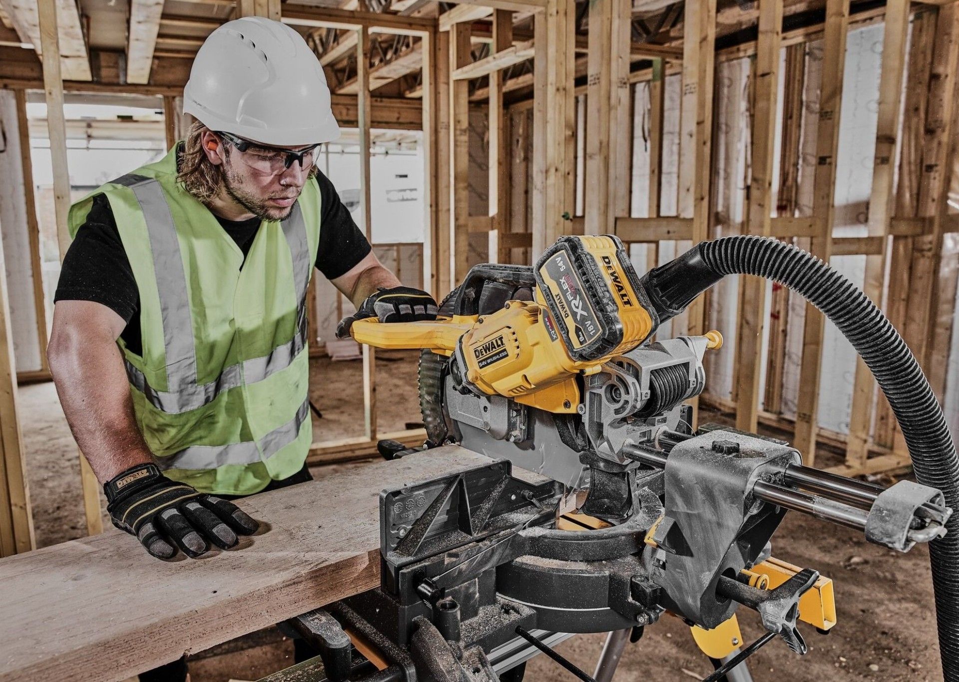 Serra de Esquadria Telescópica sem escovas XR FLEXVOLT 54V refª DCS781X2-QW DEWALT