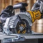 Serra Circular de mo, sem escovas XR 18V 115mm sem carregador/bateria ref DCS571NT-XJ DEWALT