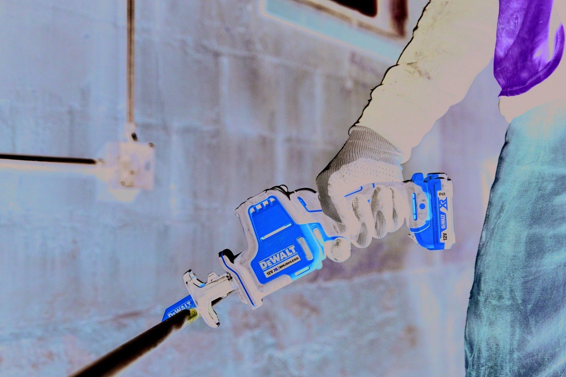 Mini-Serra Sabre XR 12V Li-Ion 2Ah refª DCS312D2-QW DEWALT