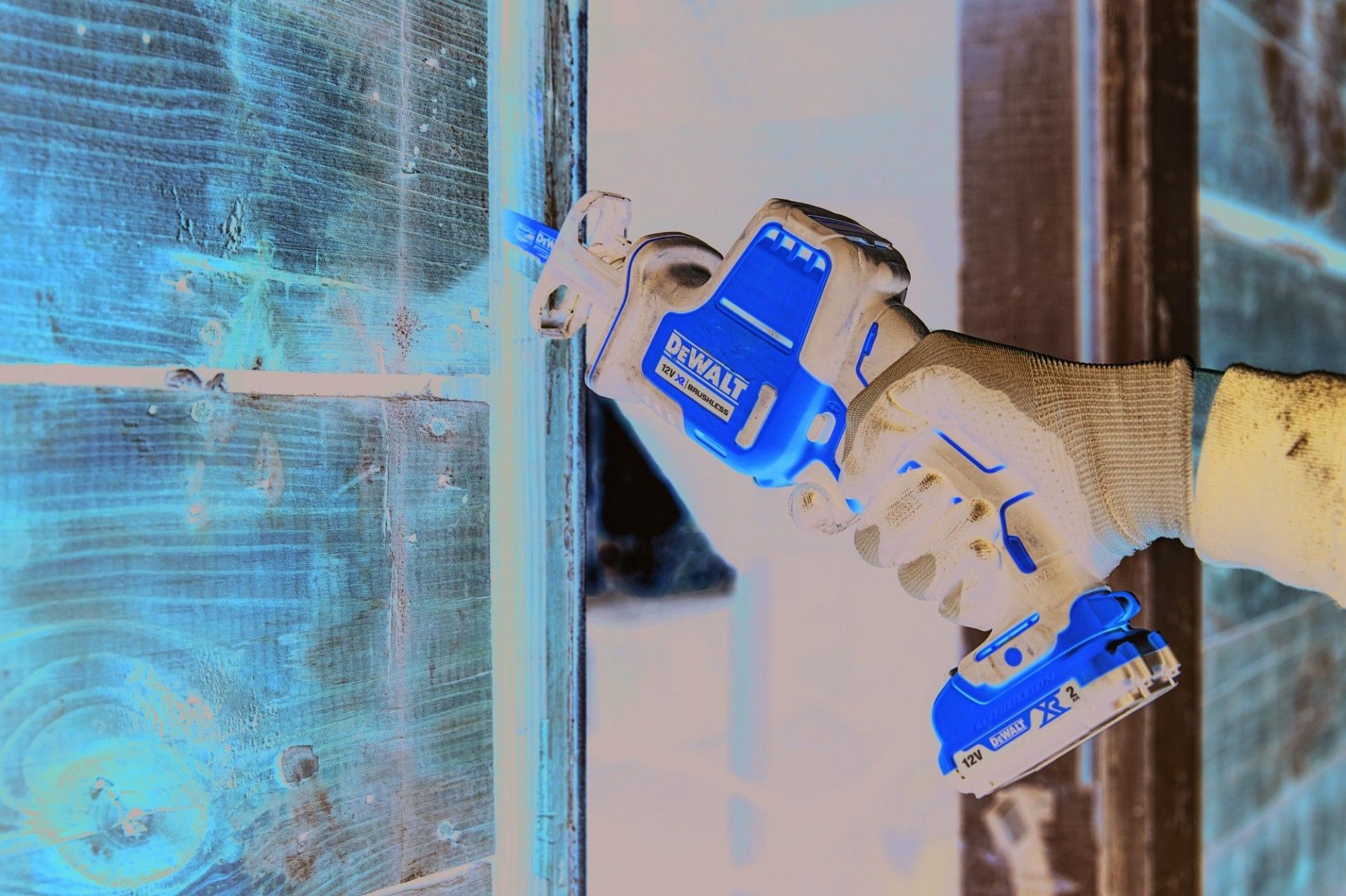 Mini-Serra Sabre XR 12V Li-Ion 2Ah refª DCS312D2-QW DEWALT