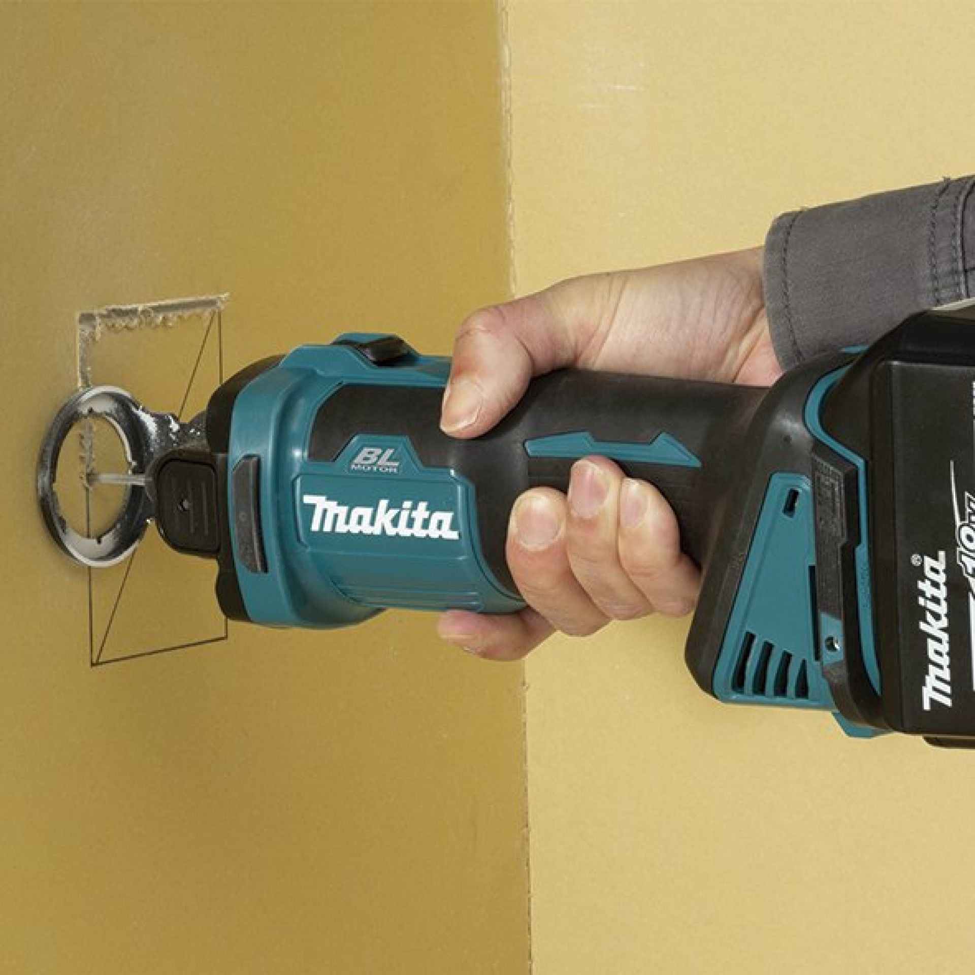 FRESADORA DE CORTE 6.35MM 18V refª DCO181Z MAKITA