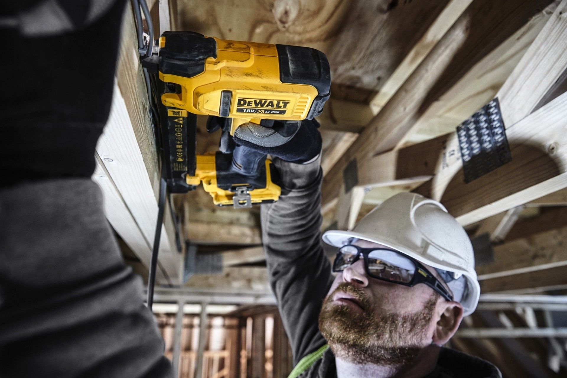 Agrafador XR 18V Li-Ion 2,0 Ah refª DCN701D2-QW DEWALT