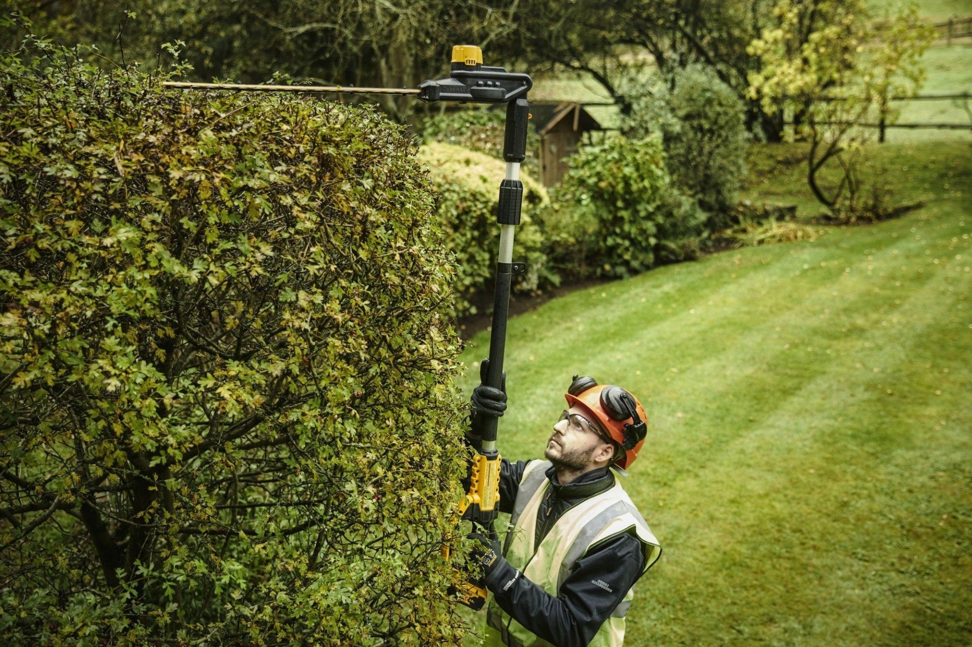 Corta-sebes pertiga DEWALT XR 18V 5Ah refª DCMPH566P1-QW DEWALT