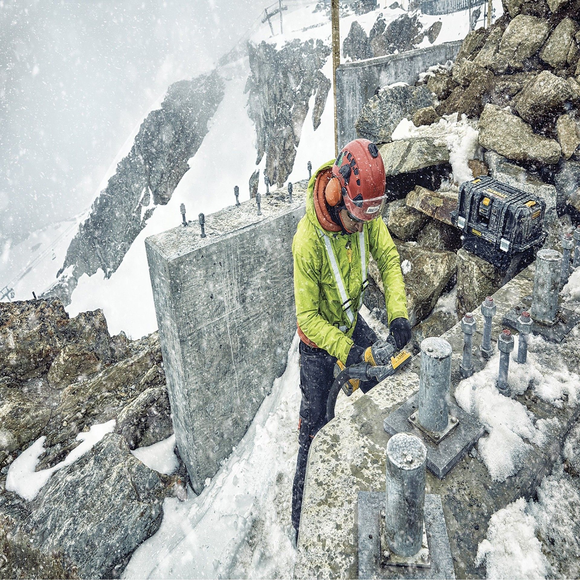 Rebarbadora 54V XR FLEXVOLT refª DCG418T2-QW DEWALT